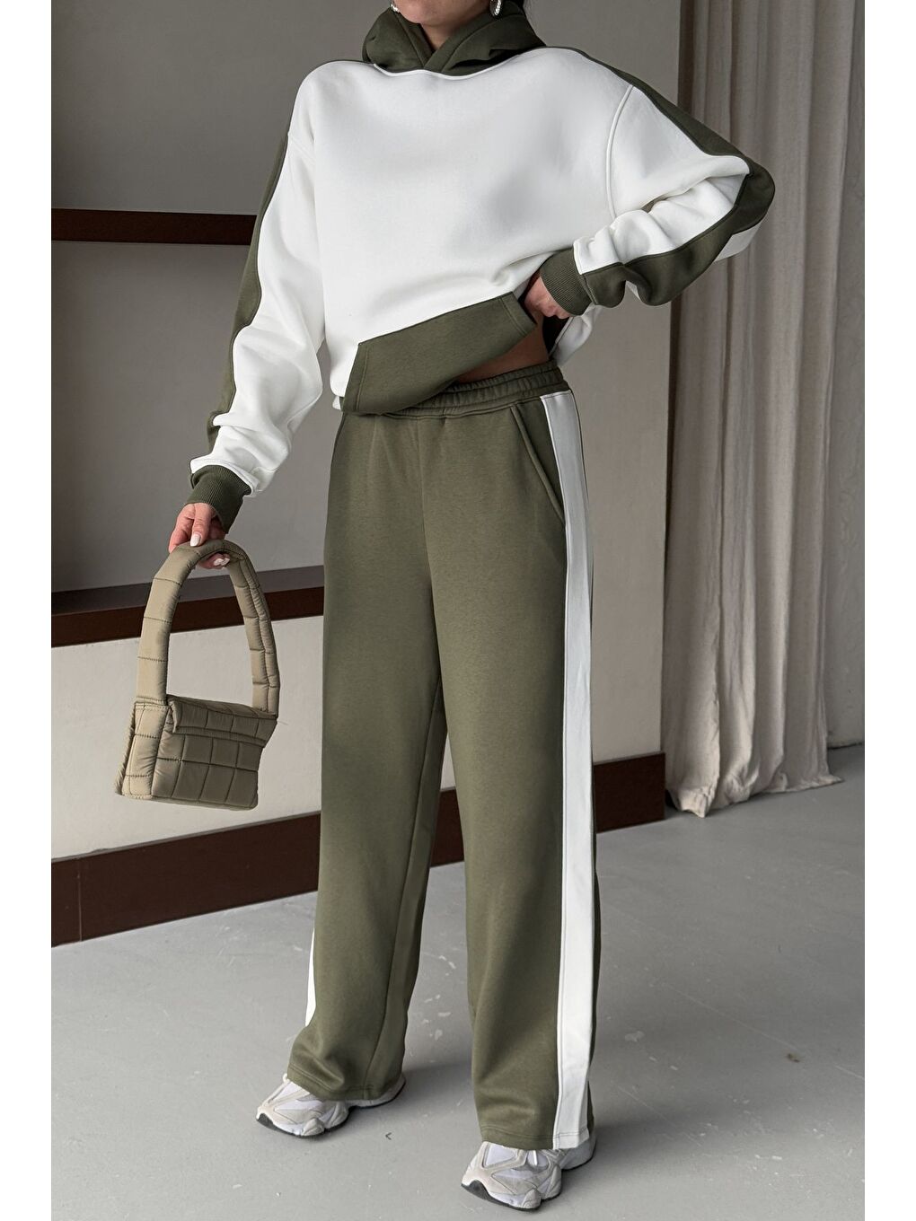 Kadın Haki Beyaz Oversize Kesim Alt Üst Yani Şeritli Eşofman Takımı-1