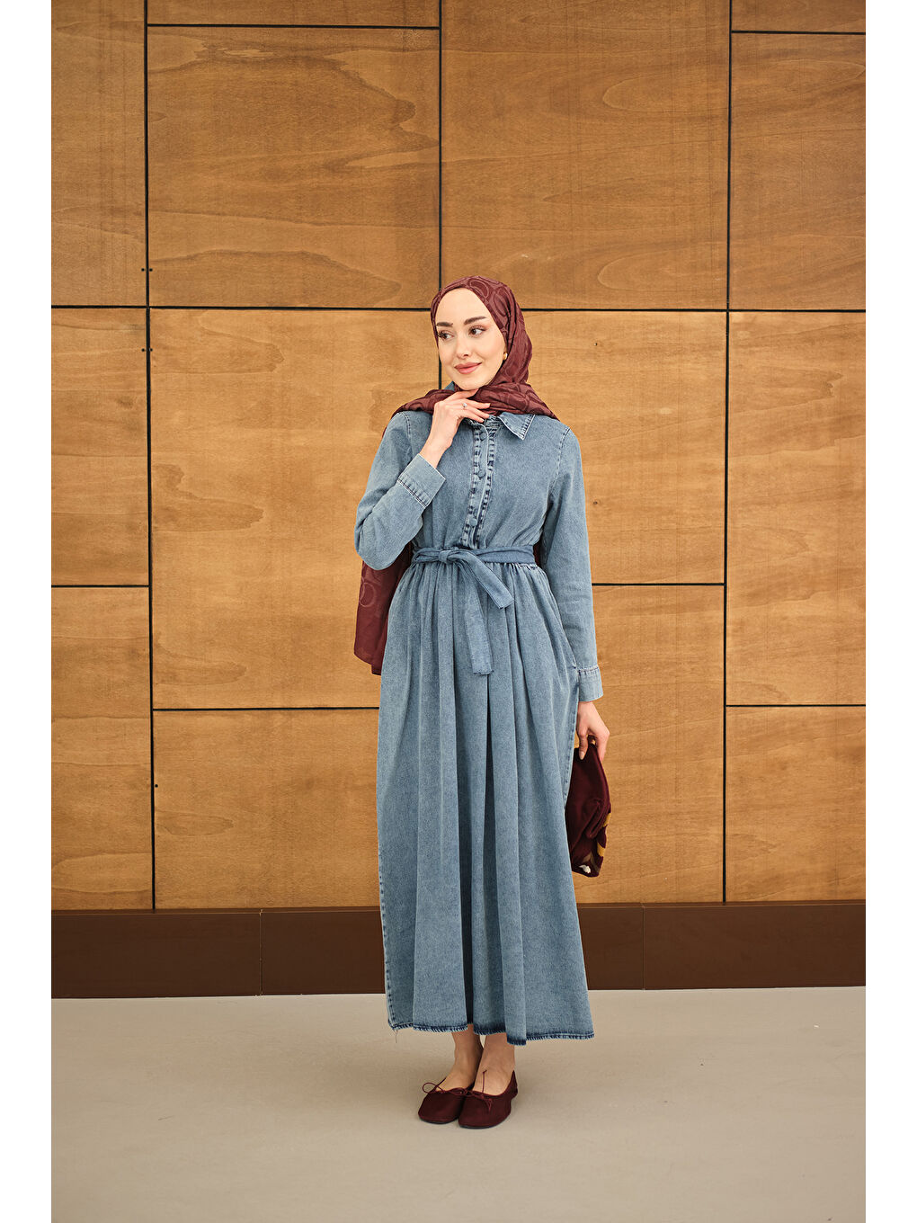 Kadın Büzgü Detay Yarım Düğmeli Bel Bağlamalı Jean Elbise Buz Mavi-2