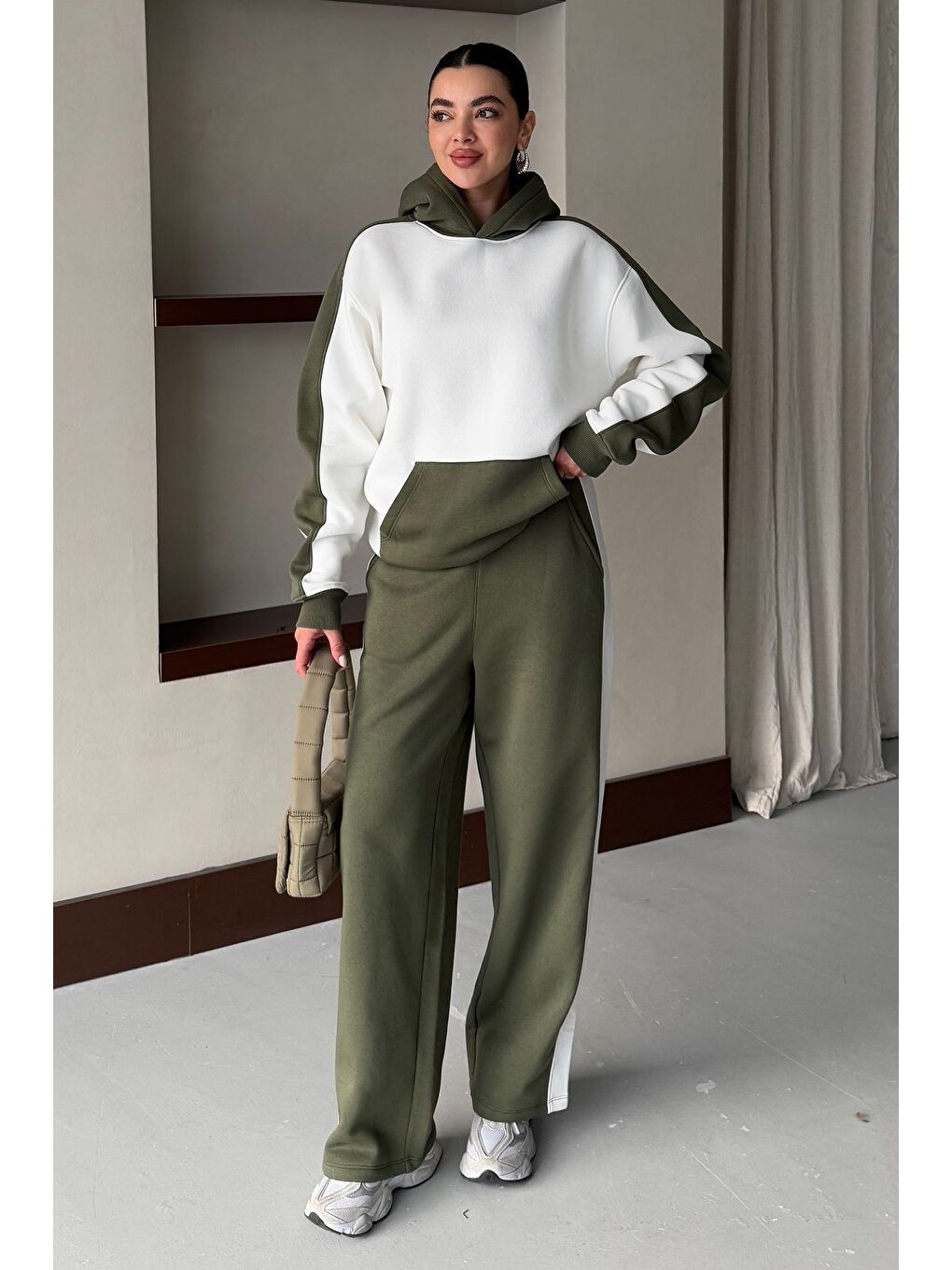 Kadın Haki Beyaz Oversize Kesim Alt Üst Yani Şeritli Eşofman Takımı-4