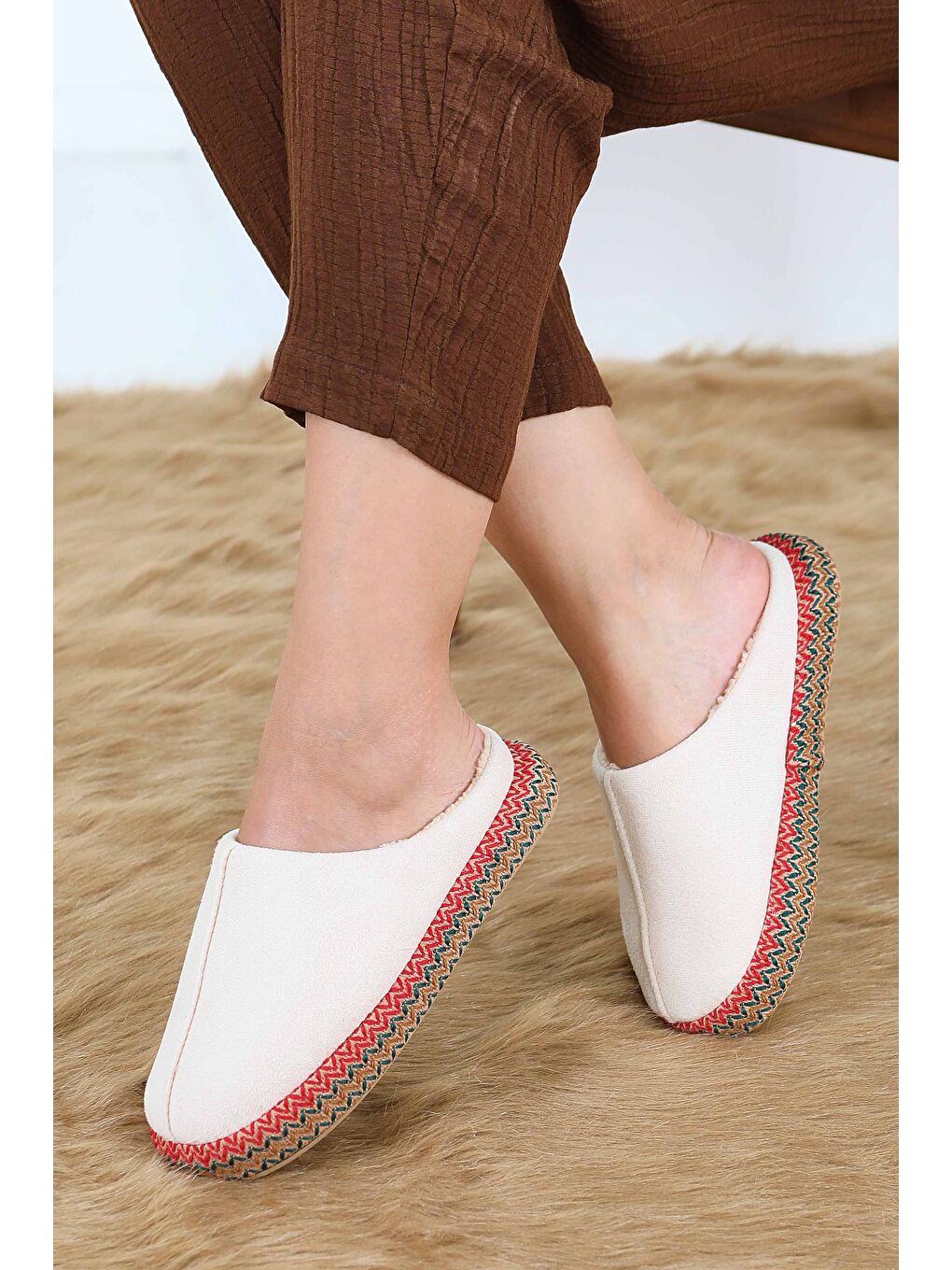 Ekru Kadın Krem Yanları Nakışlı Ev Terliği - 27781-KREM