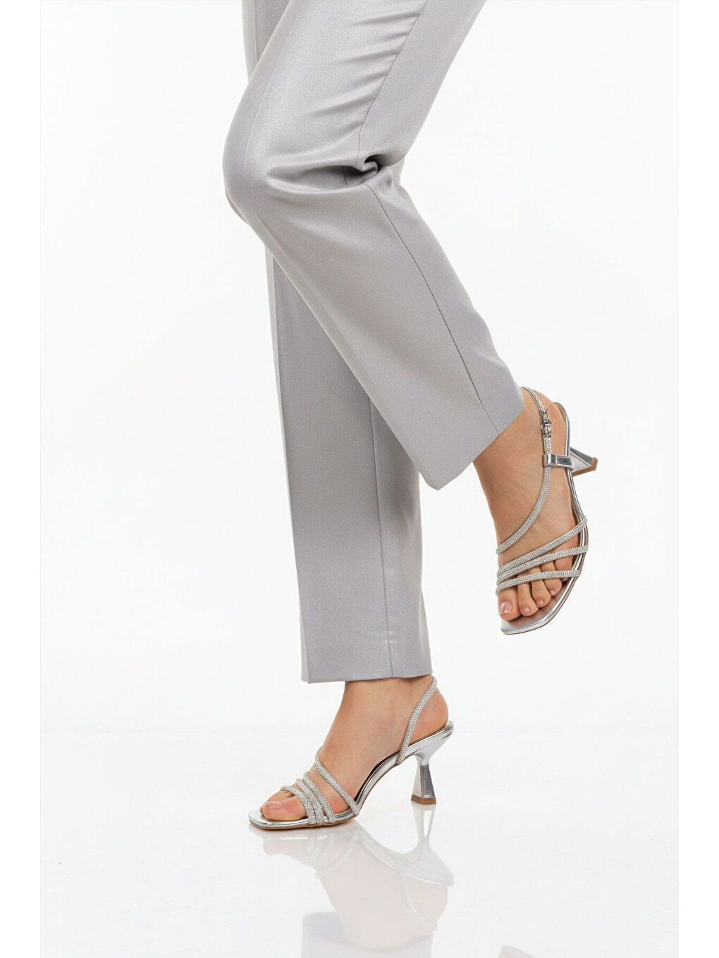 Gri Gümüş Taş İşlemeli Kadın Abiye Ayakkabı 655481 Z
