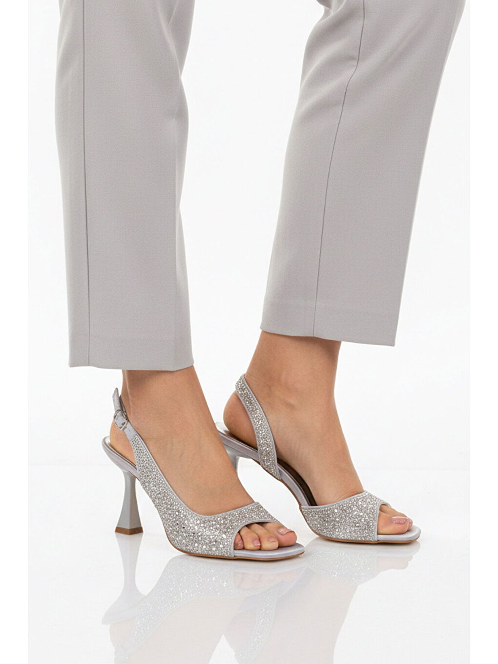 Gri Gümüş Saten Taş İşlemeli İnce Topuklu Kadın Abiye Ayakkabı 655500 Z