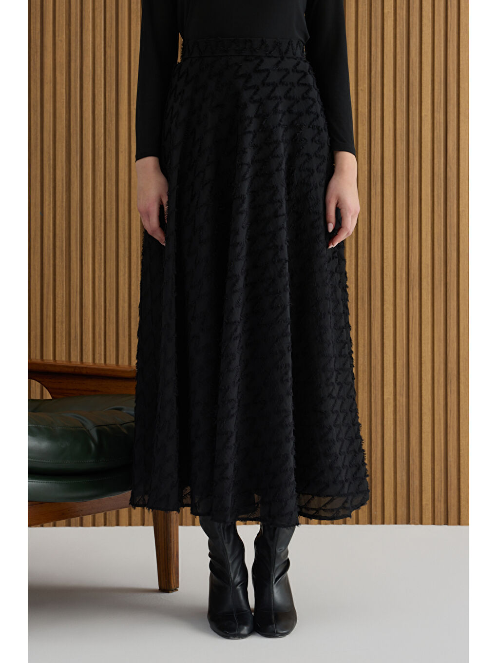 Siyah Püskül Dokulu Viscon Etek-2