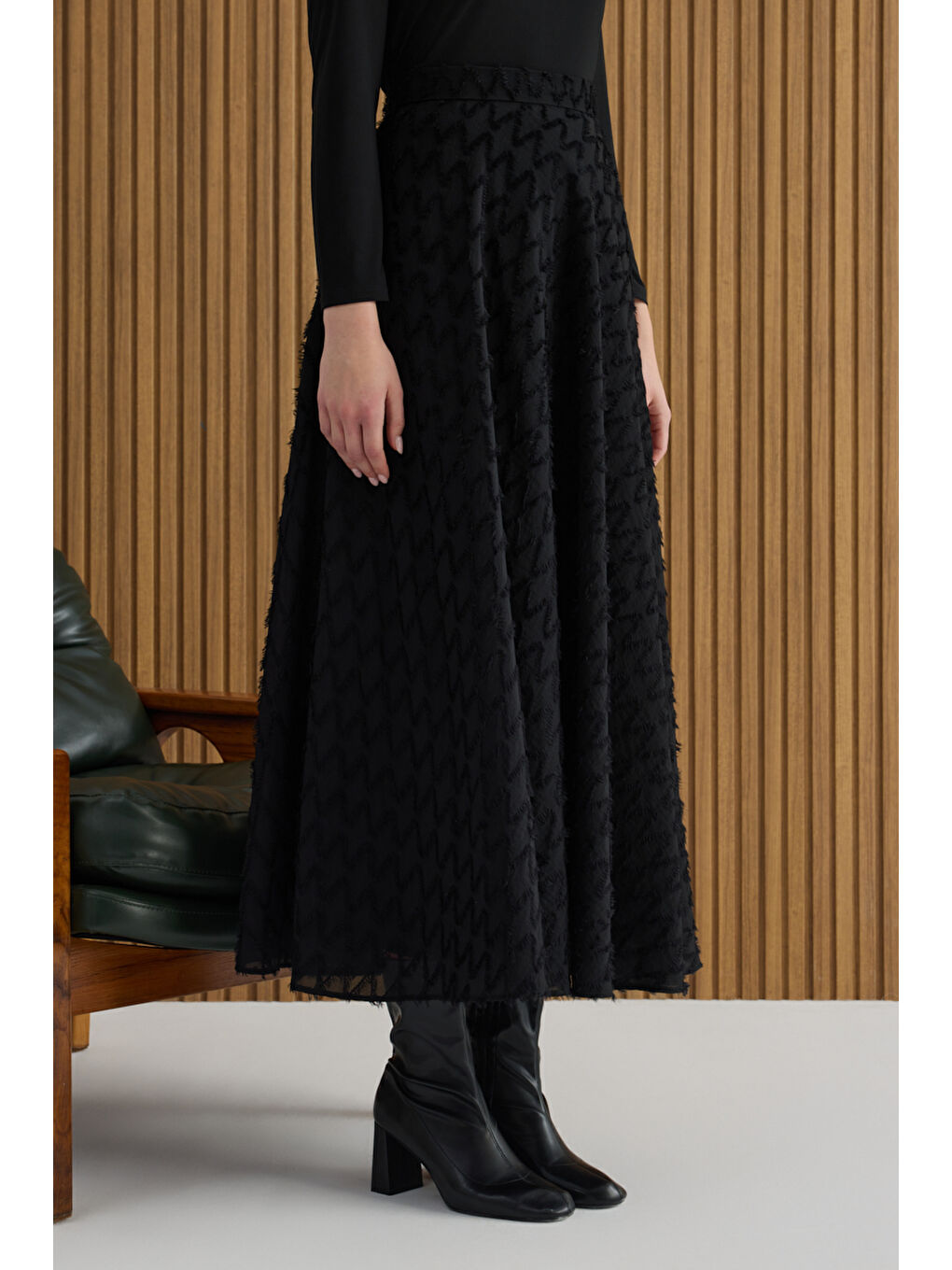 Siyah Püskül Dokulu Viscon Etek-3