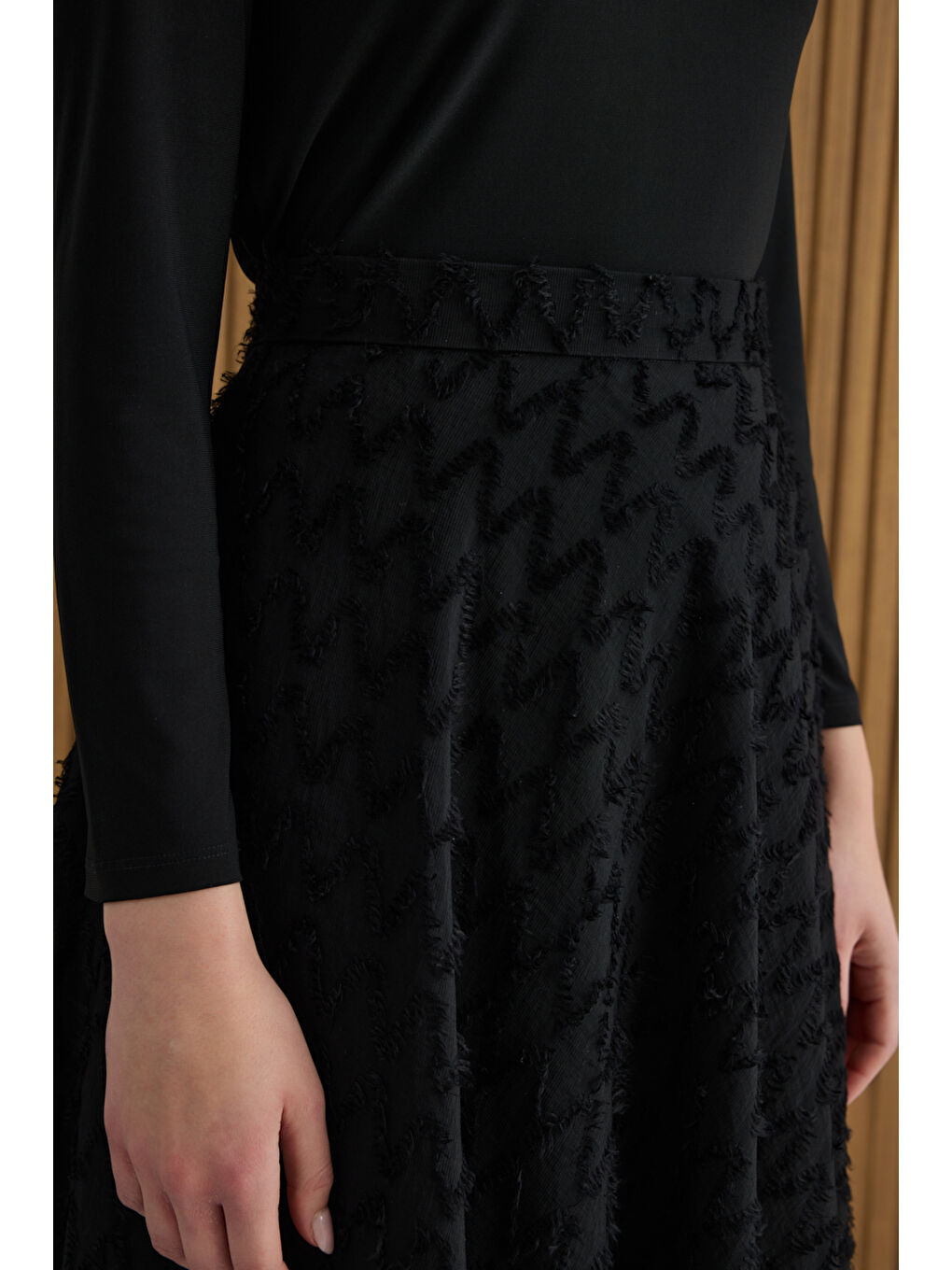 Siyah Püskül Dokulu Viscon Etek-4