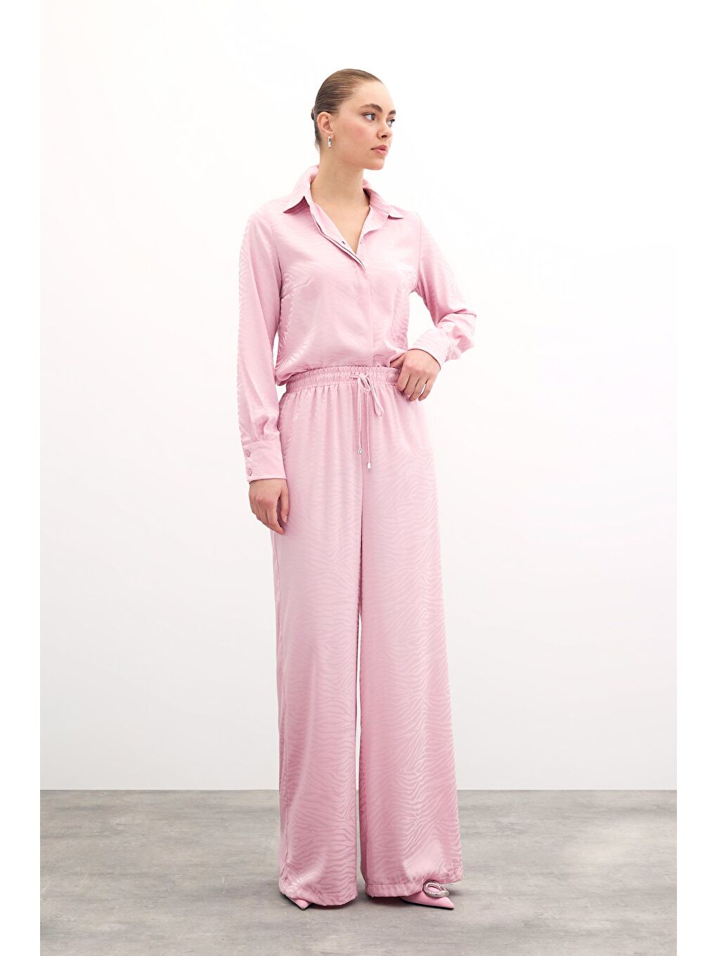 Pembe Zebra Desenli Salaş Pantolon - Pudra-1