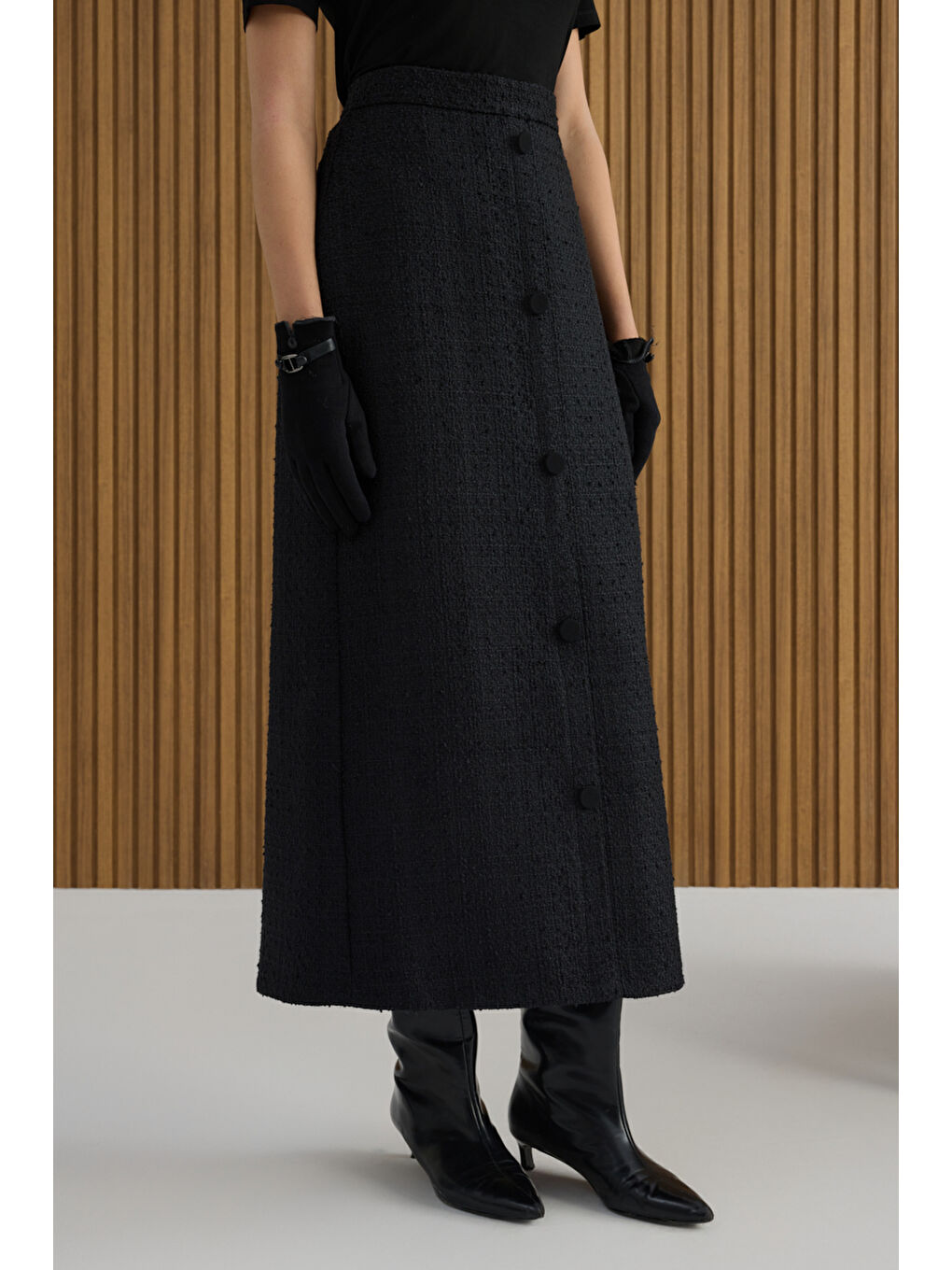 Siyah Önden Düğmeli Tweed Kumaş Etek-3