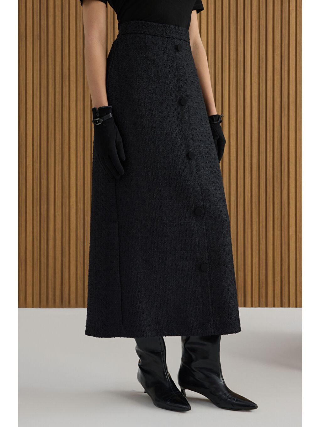 Siyah Önden Düğmeli Tweed Kumaş Etek-4