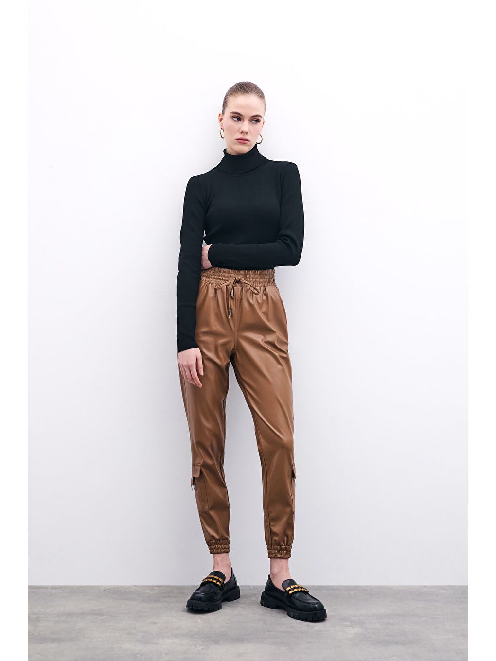 Bel Lastikli Deri Jogger Pantolon - Bej