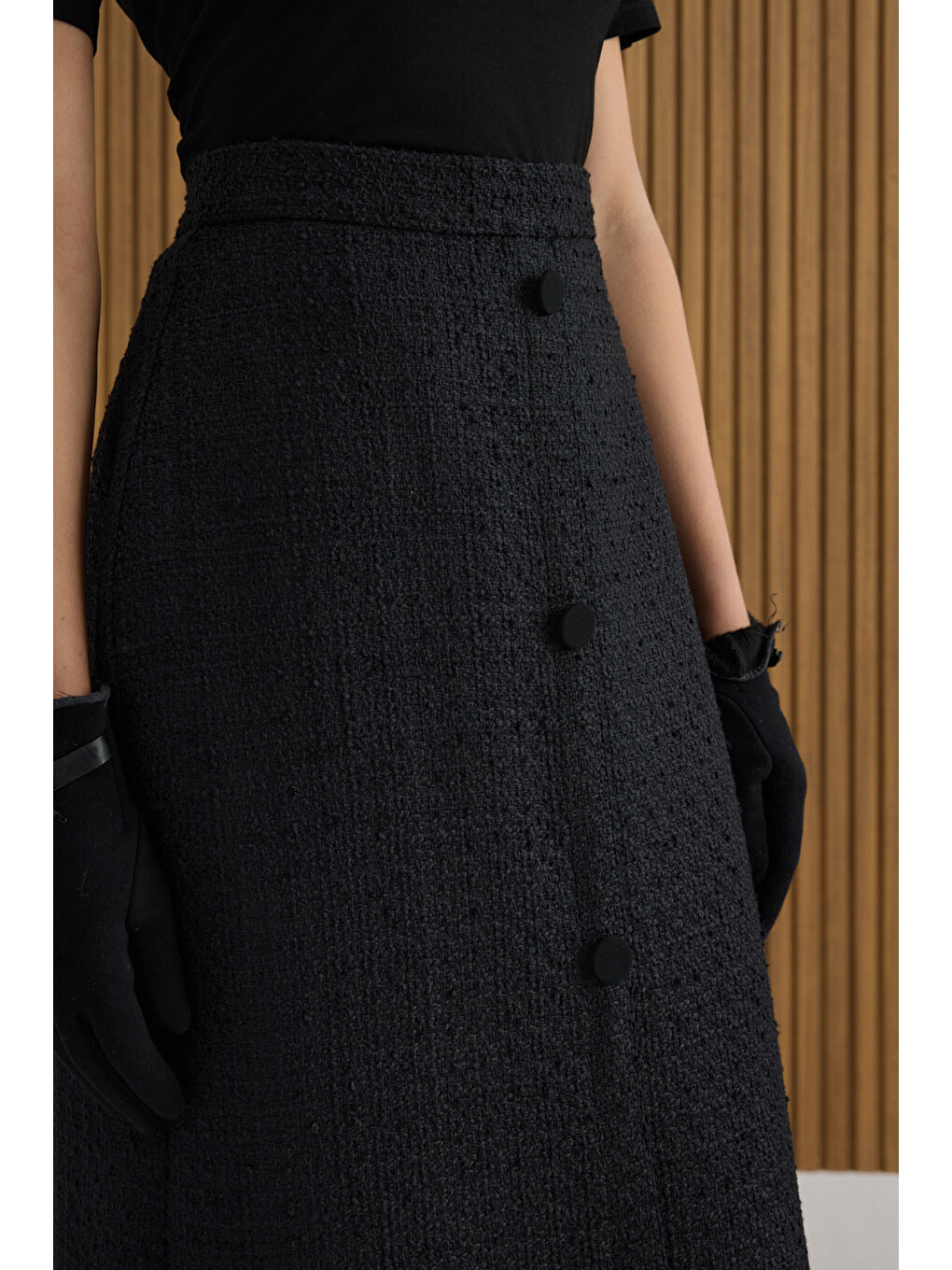 Siyah Önden Düğmeli Tweed Kumaş Etek-5