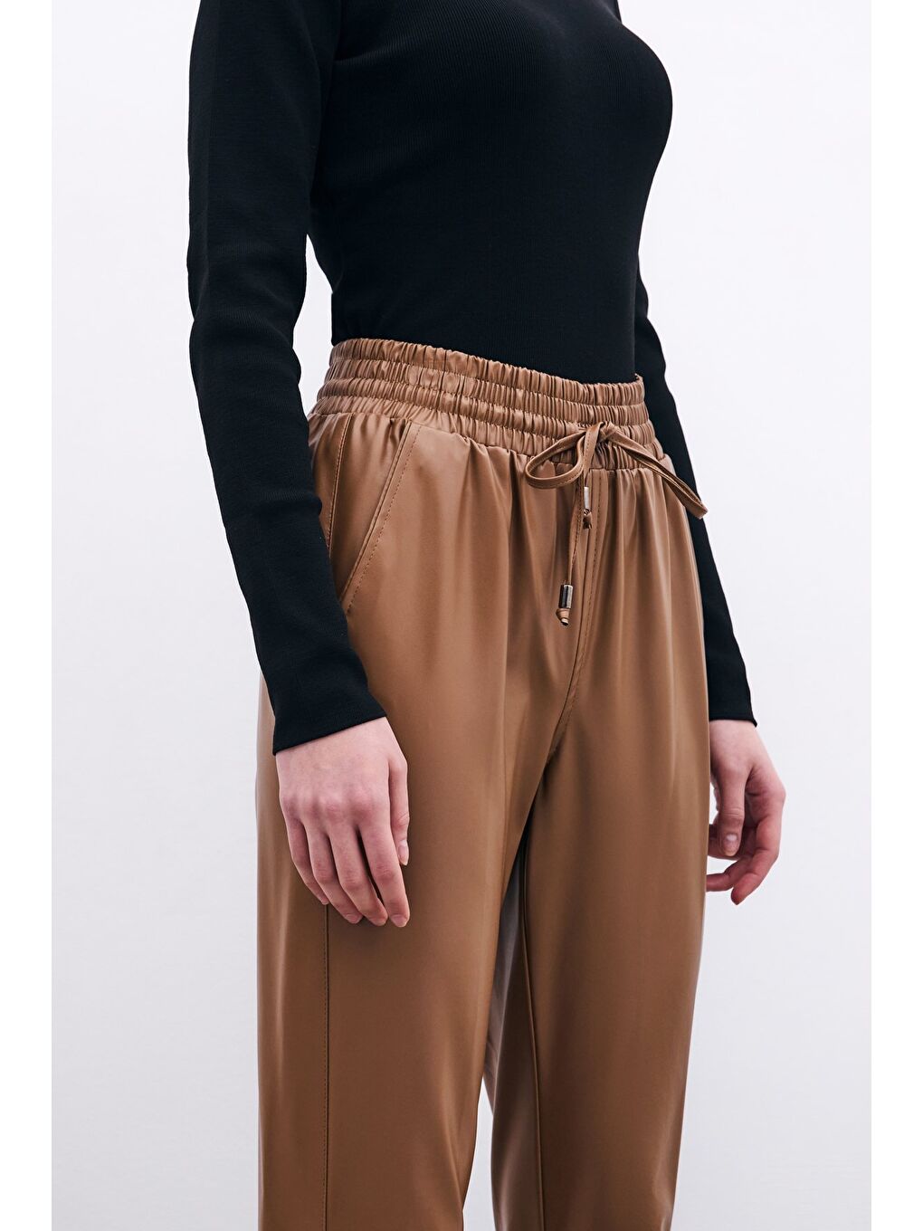 Bel Lastikli Deri Jogger Pantolon - Bej-4