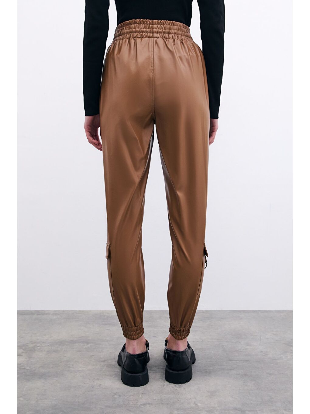 Bel Lastikli Deri Jogger Pantolon - Bej-5