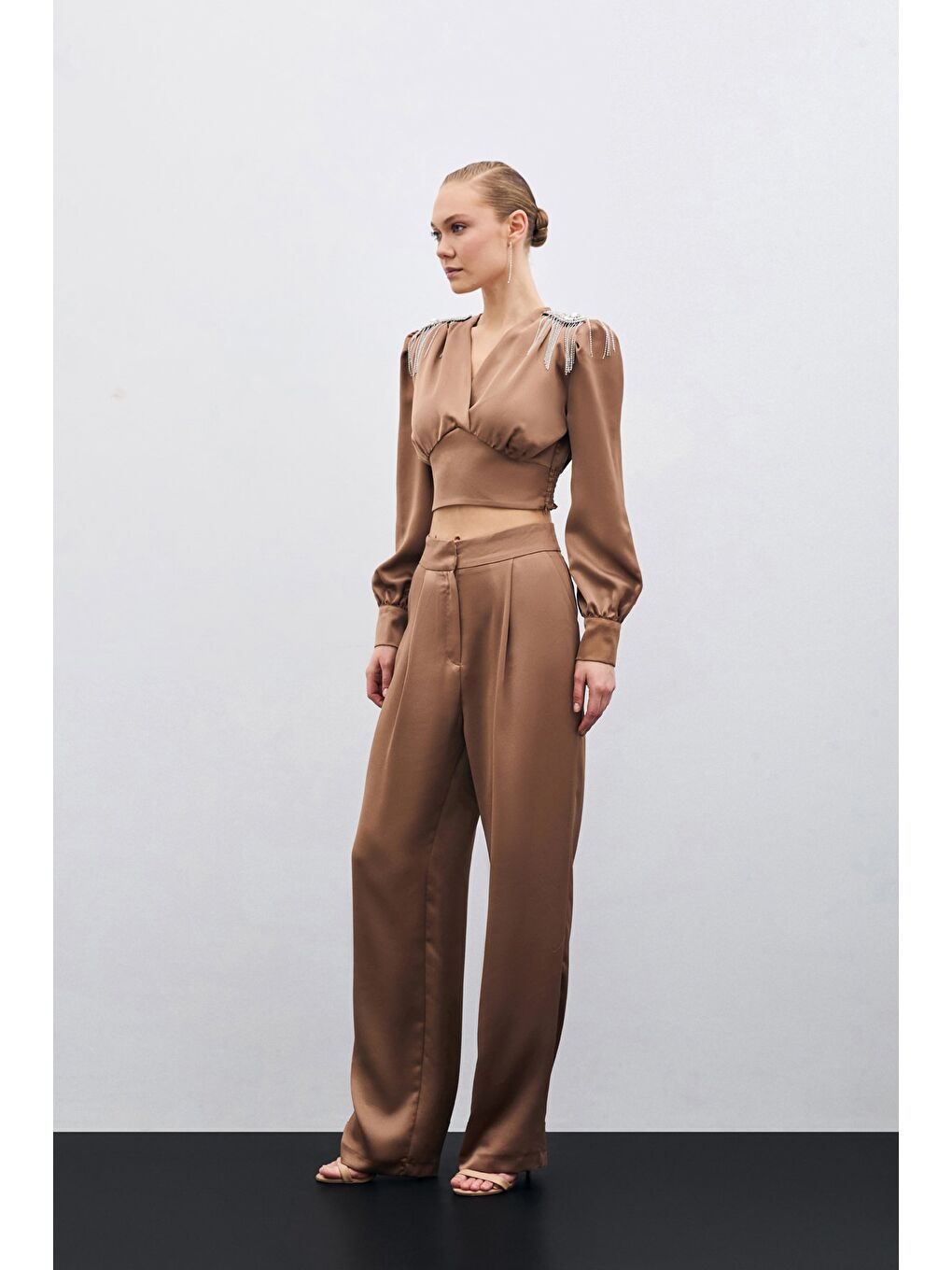 Kahverengi Pileli Saten Krep Pantolon - Camel