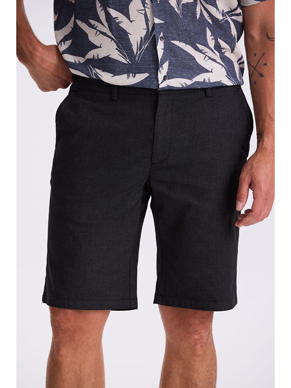 Siyah Comfort Fit Keten Dokulu Rahat Kesim Pamuklu Şort-2