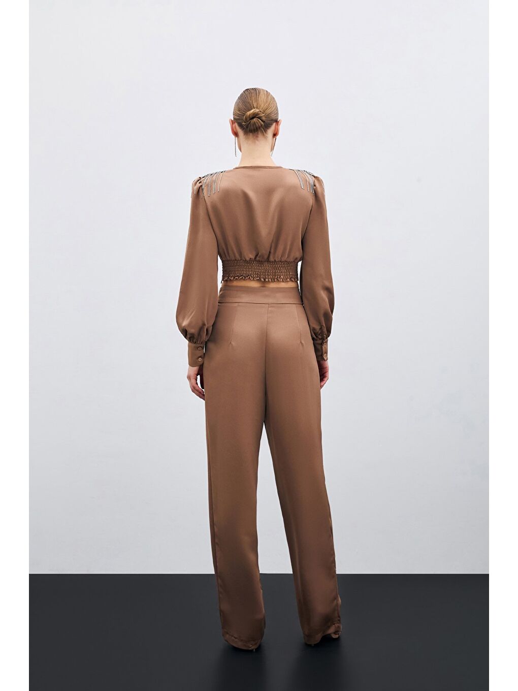 Kahverengi Pileli Saten Krep Pantolon - Camel-4