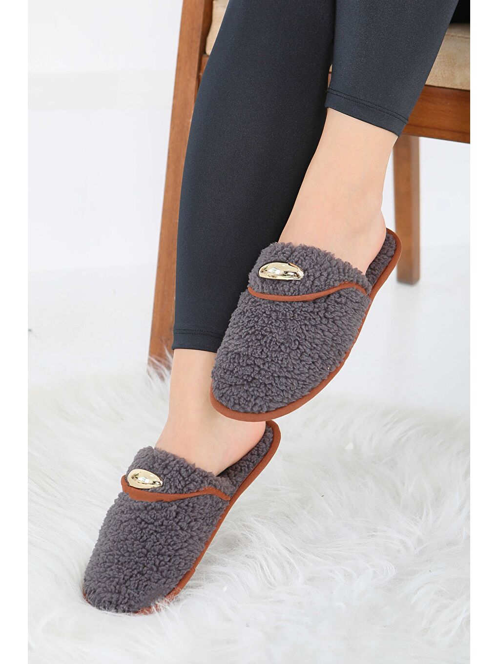 Kadın Antrasit Tokalı Pelüş Ev Terliği - 27912-ANTRASIT-2