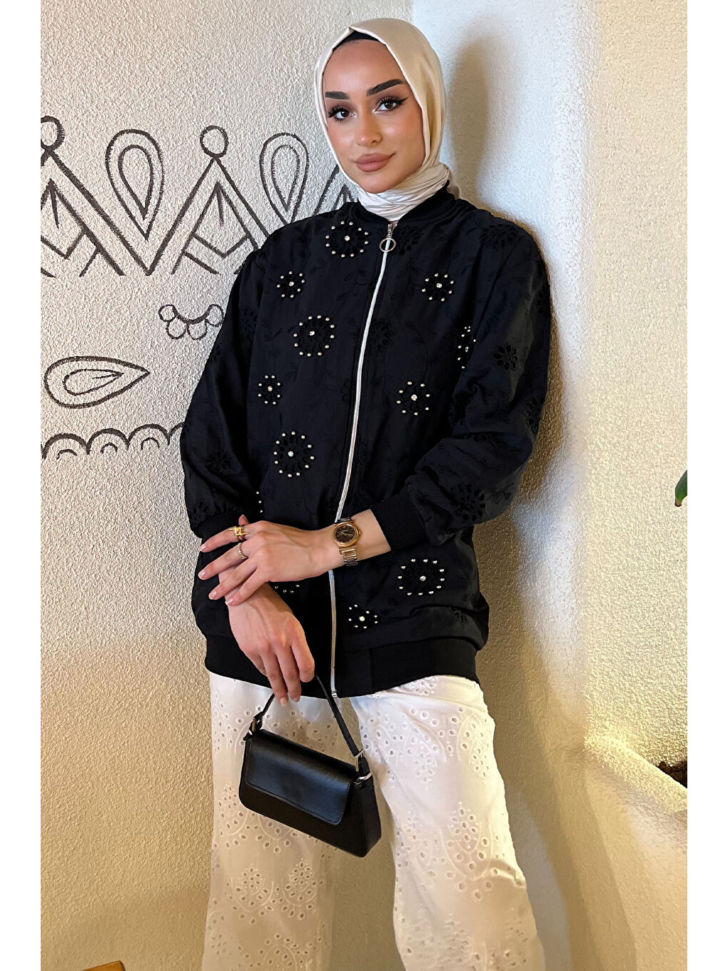 Siyah Kadın İnci İşlemeli Fistolu Tesettür Ceket-3