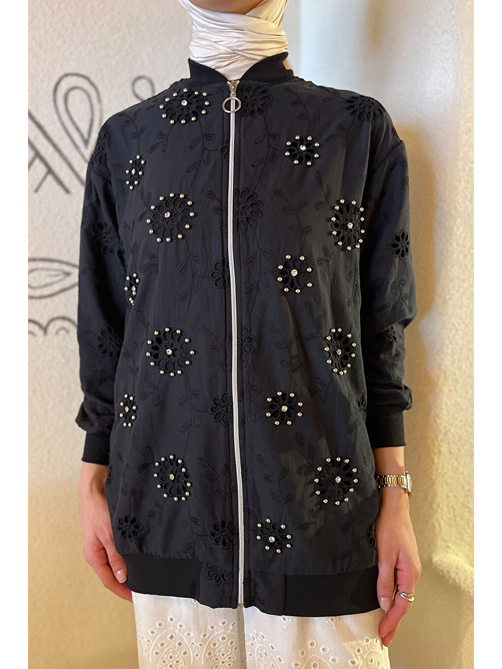 Siyah Kadın İnci İşlemeli Fistolu Tesettür Ceket-4