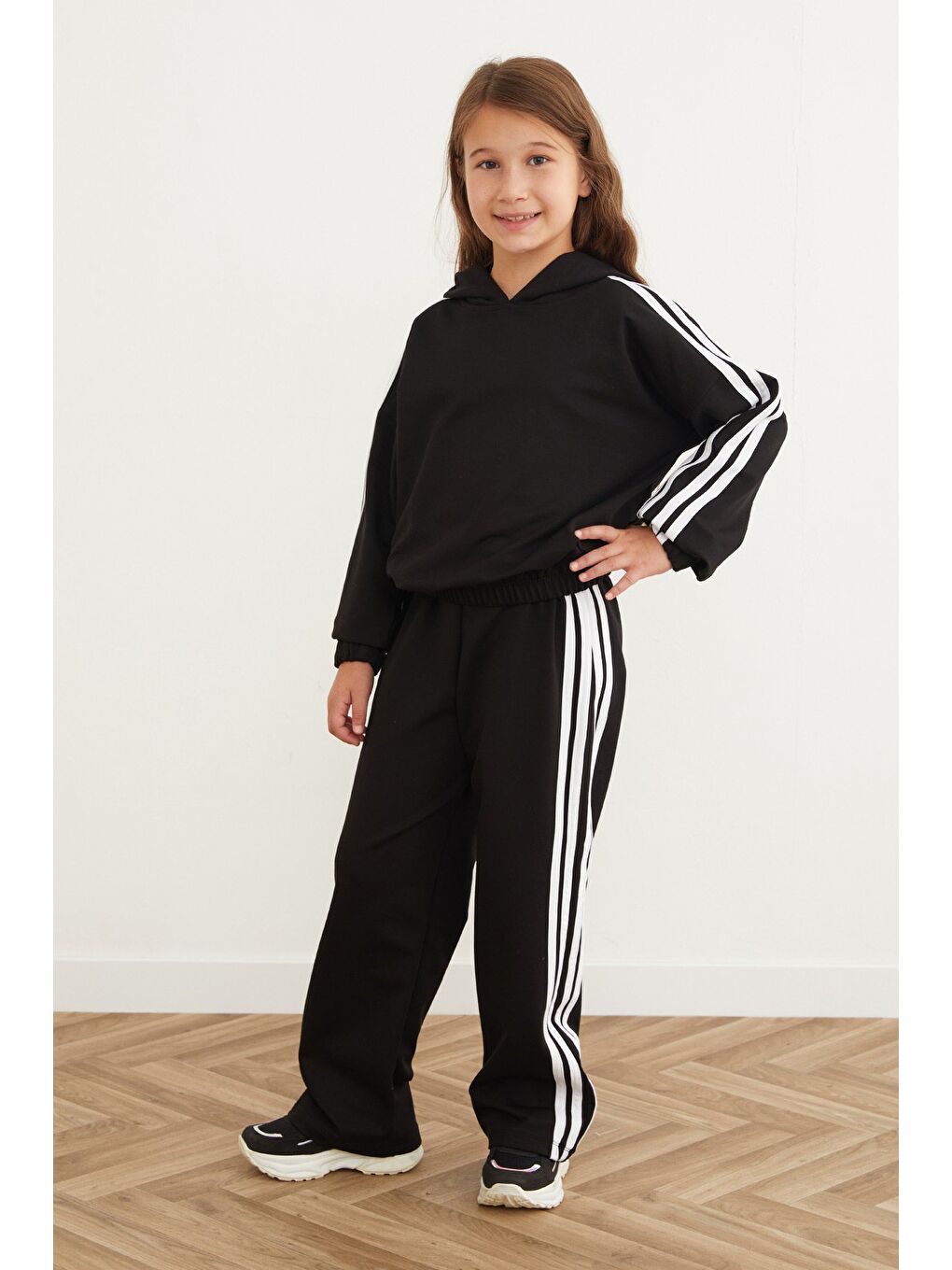 Siyah Yanları Şeritli Beli Lastikli Kapüşonlu Kız Çocuk Takım-2