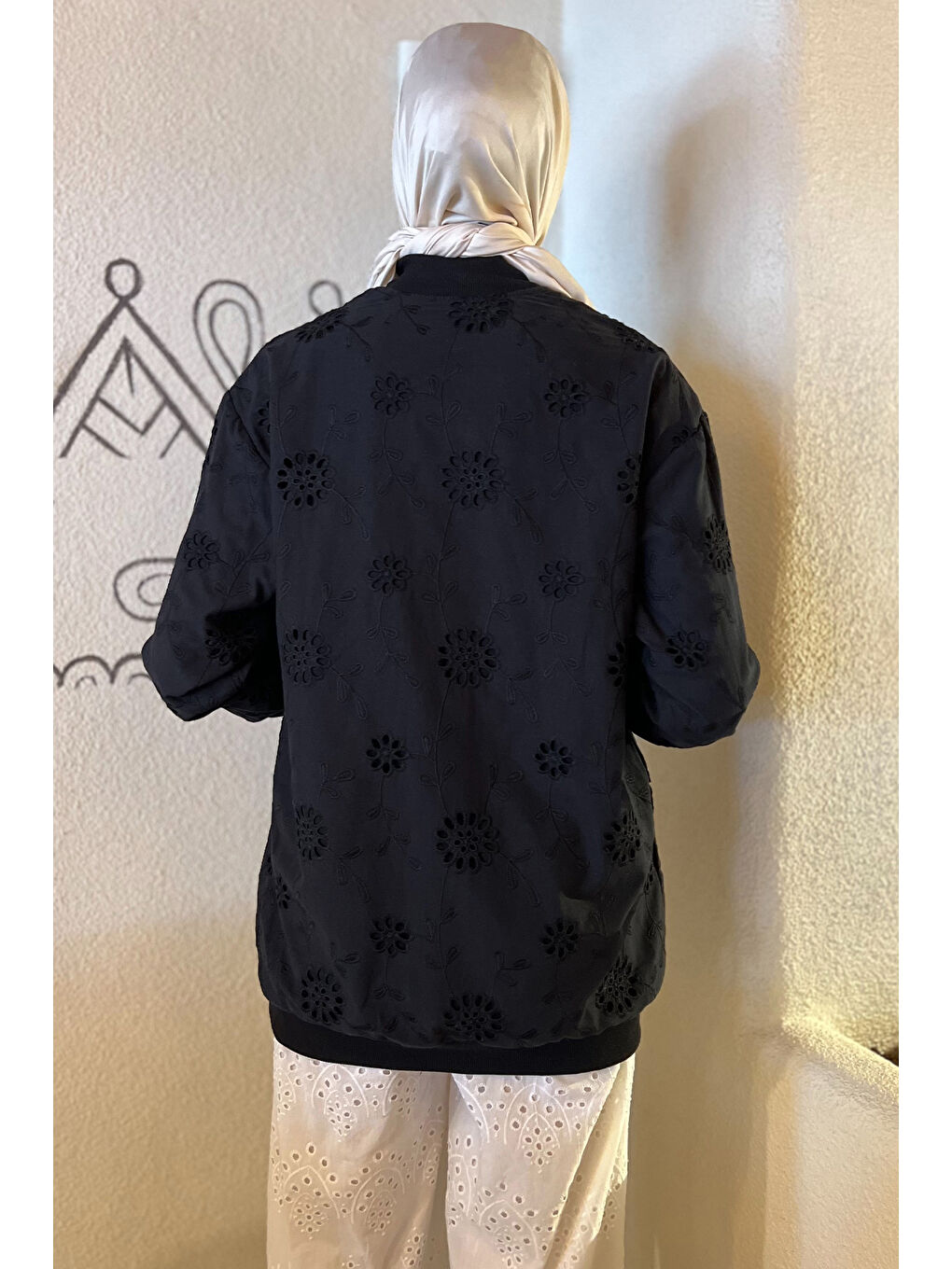 Siyah Kadın İnci İşlemeli Fistolu Tesettür Ceket-7