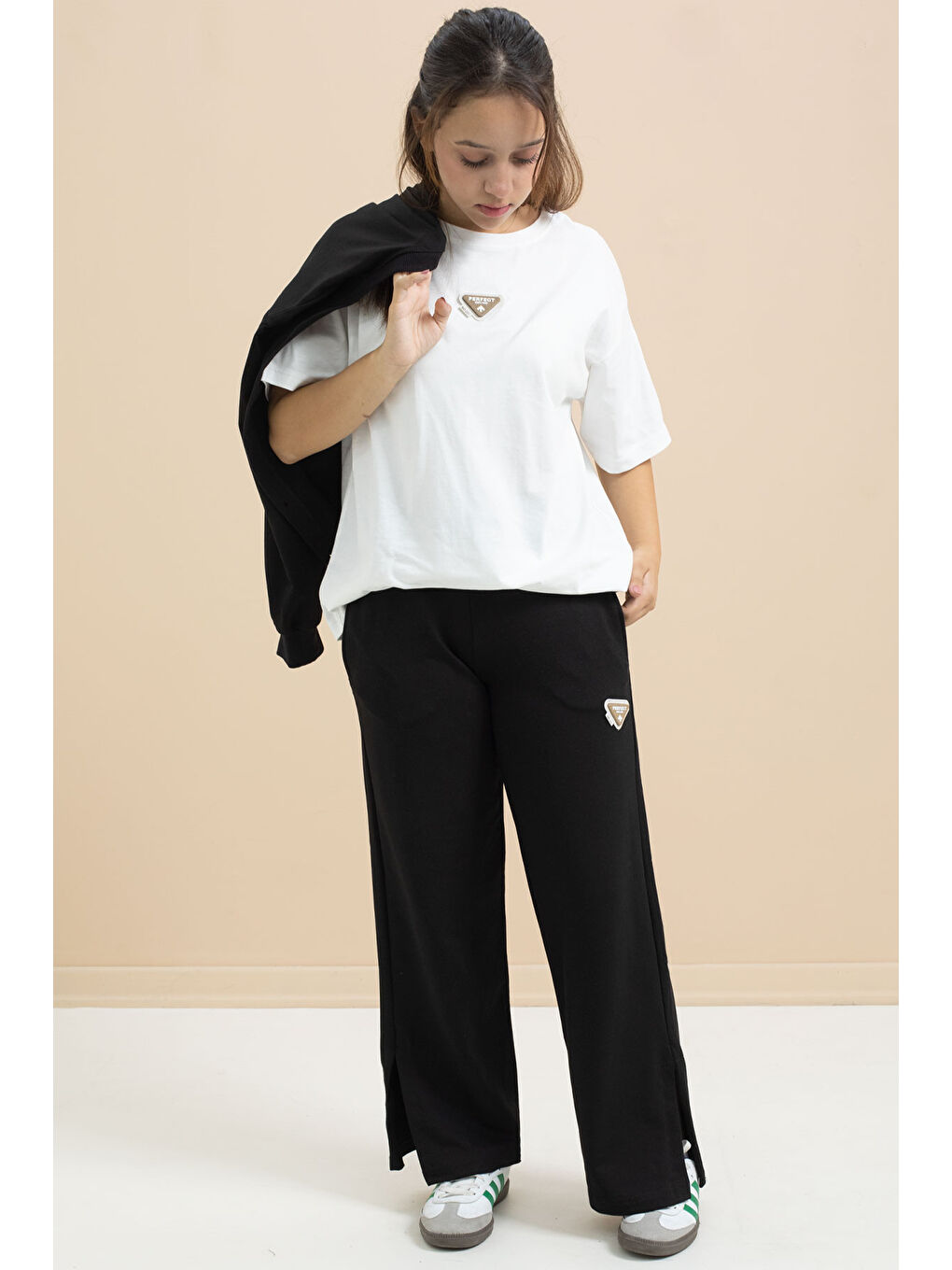 Siyah Logo Detaylı Düğmeli Hırkalı kız Çocuk Yırtmaçlı 3'lü Atl-Üst Takım 21374-1