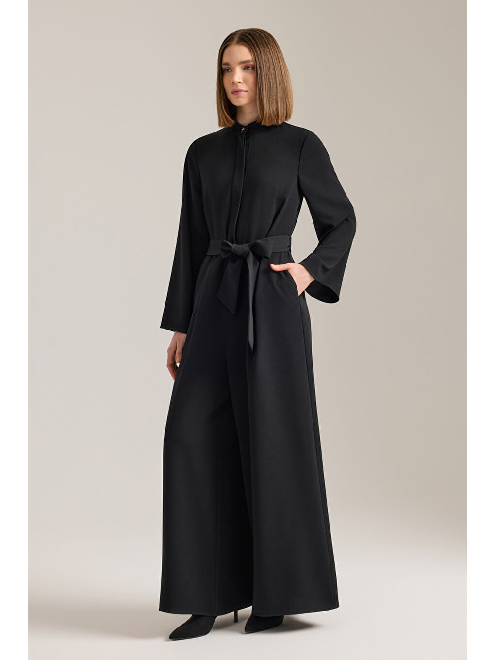 Siyah Hakim Yaka , Kuşak Bağlamalı Dökümlü Tulum-1