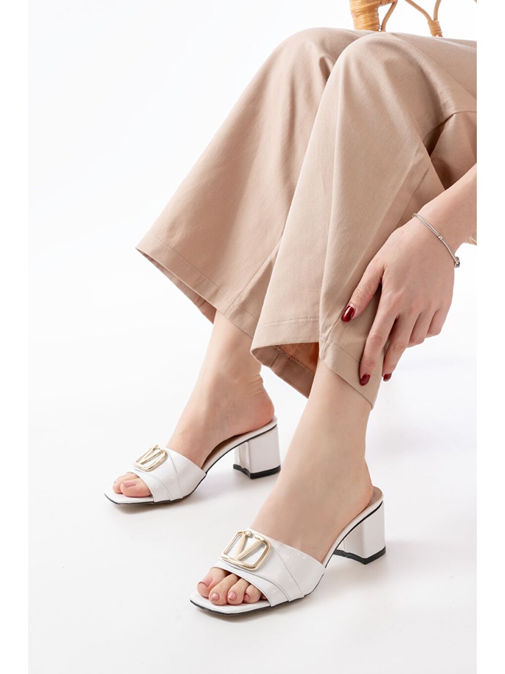 Kadın Bonita Beyaz Rugan Topuklu Terlik-1