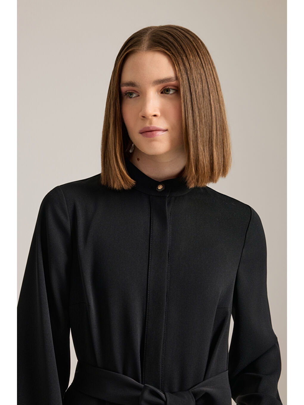 Siyah Hakim Yaka , Kuşak Bağlamalı Dökümlü Tulum-3