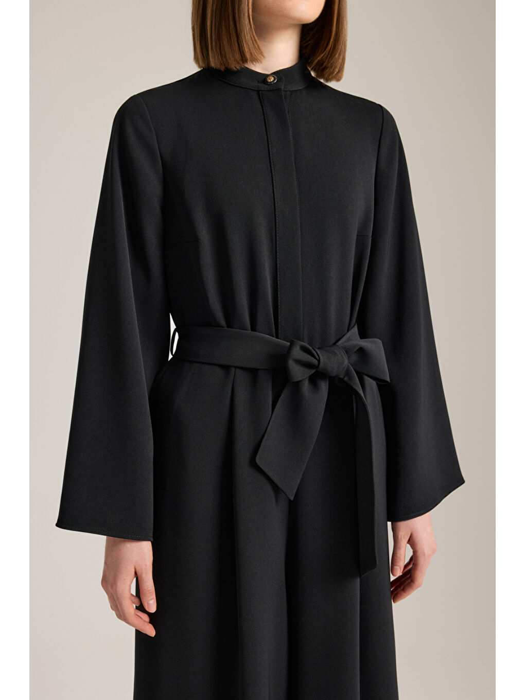 Siyah Hakim Yaka , Kuşak Bağlamalı Dökümlü Tulum-4