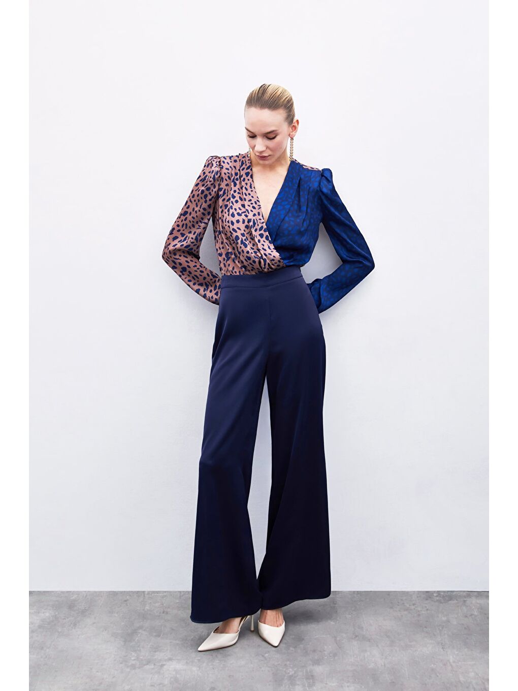 Yırtmaç Detaylı Saten Pantolon - Lacivert-2