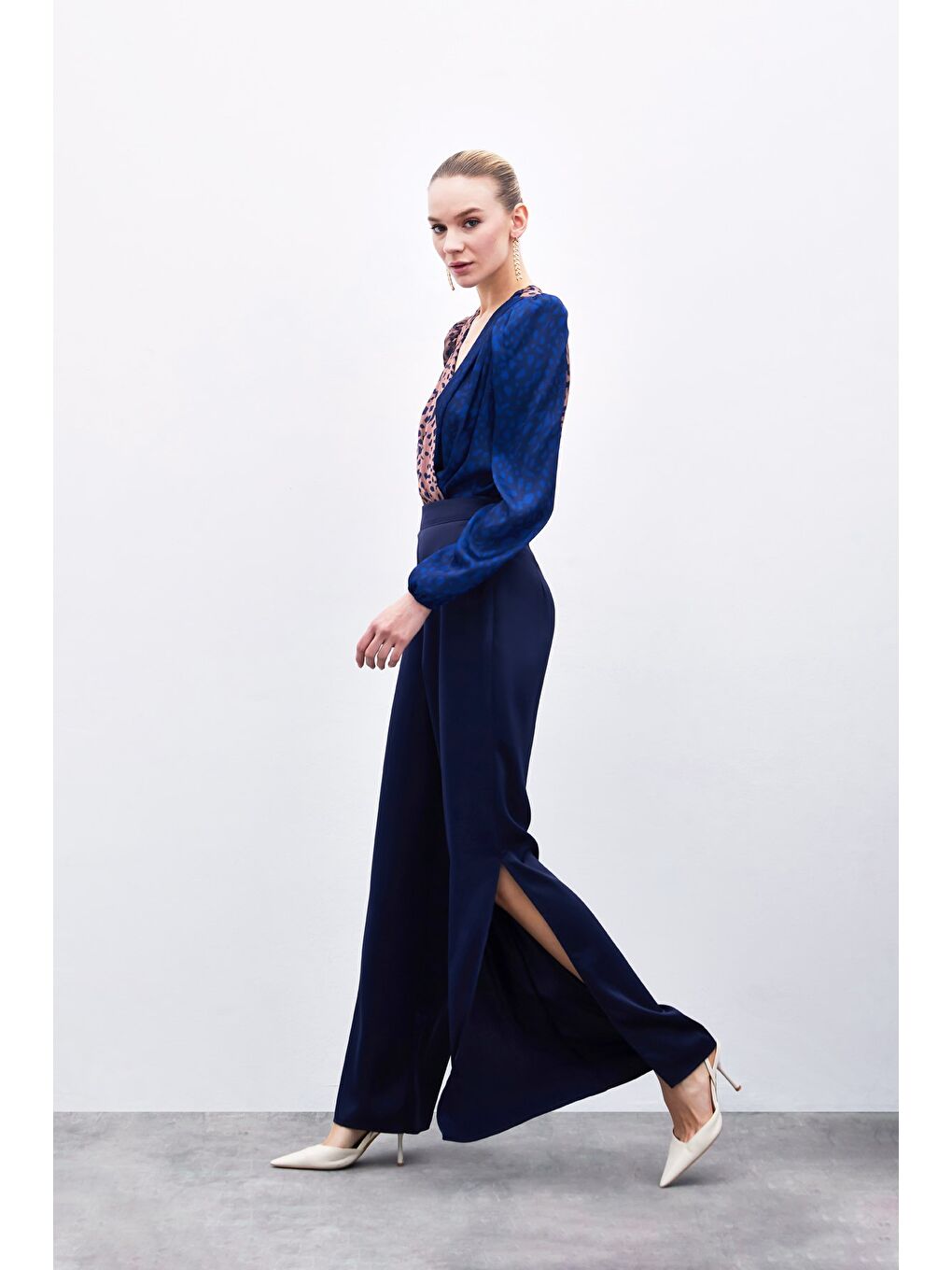 Yırtmaç Detaylı Saten Pantolon - Lacivert-4