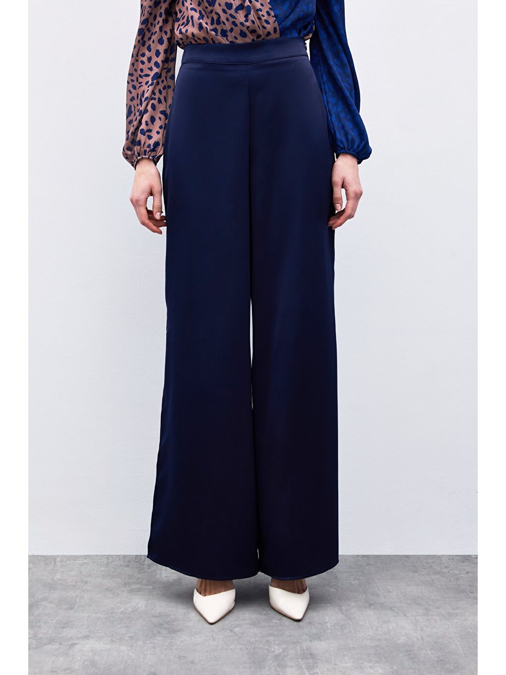 Yırtmaç Detaylı Saten Pantolon - Lacivert-5