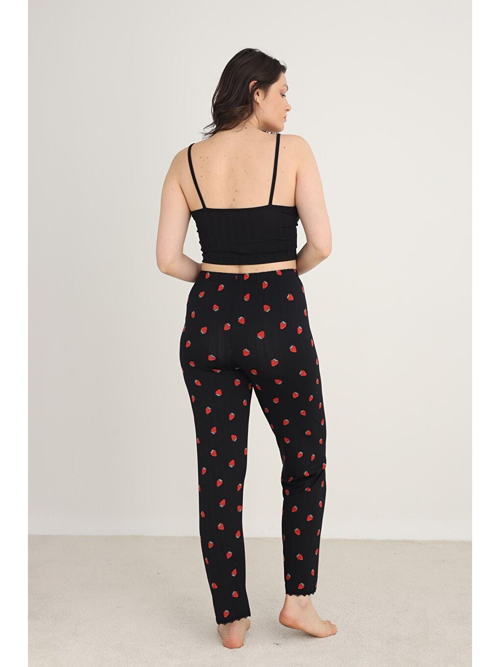 Kadın Çilek Desenli İp Askılı Sabahlıklı 3'Lü Pijama Takım | Siyah 80710-889-2