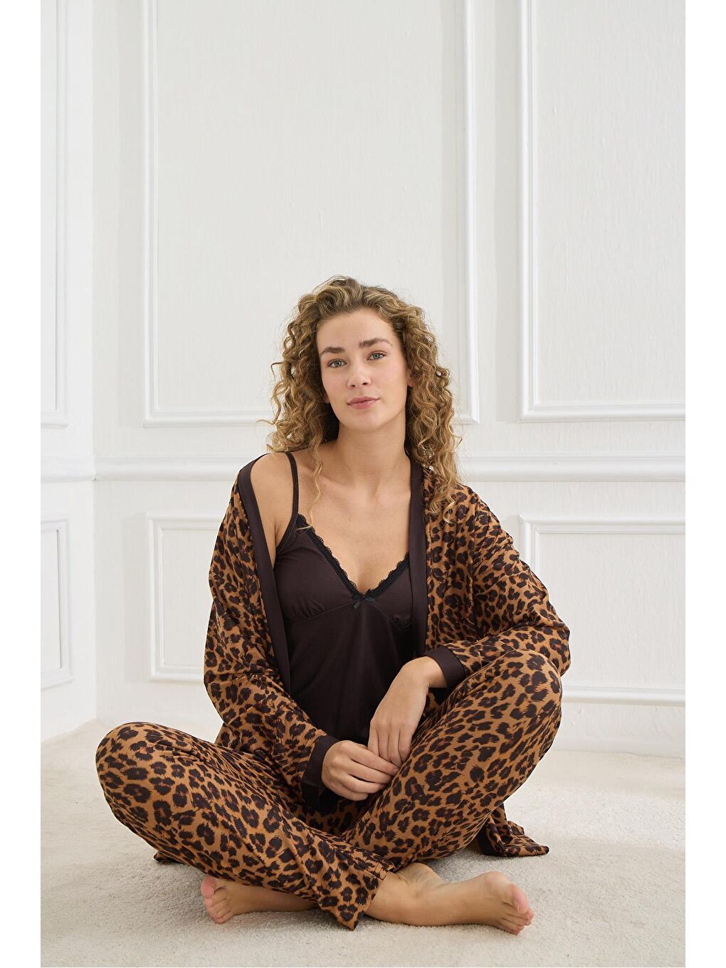 Kadın Leopar Desen İp Askılı Sabahlıklı 3'Lü Pijama Takım | Siyah 30201-951-1