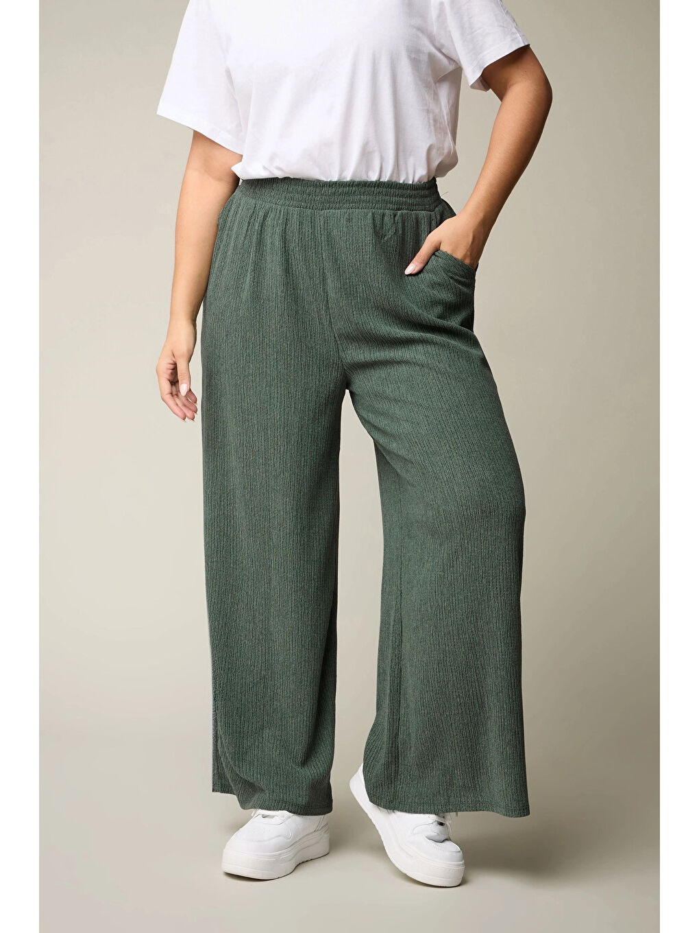 Yeşil Büyük Beden Beli Lastikli Bol Paça Cepli Pantolon 304010-3
