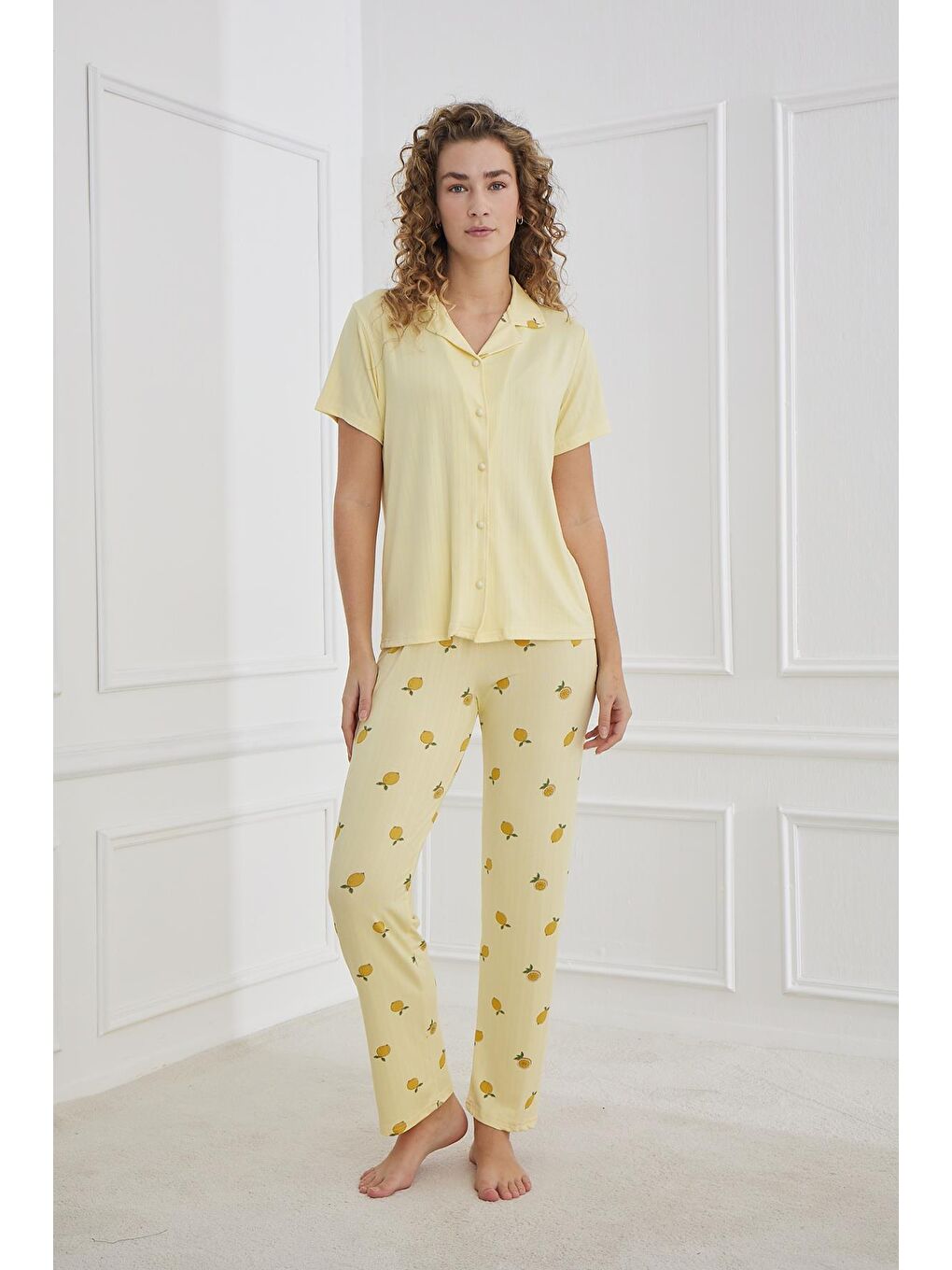 Kadın Desenli Polo Yaka Önden Düğmeli Pijama Takım | Sarı 80602-856