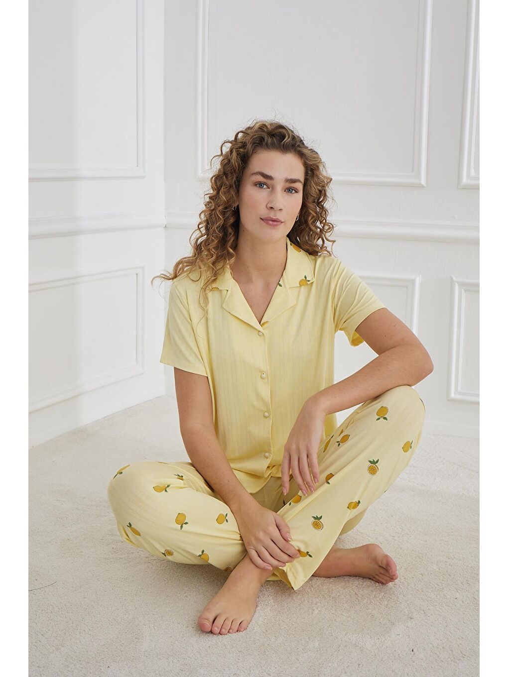 Kadın Desenli Polo Yaka Önden Düğmeli Pijama Takım | Sarı 80602-856-1