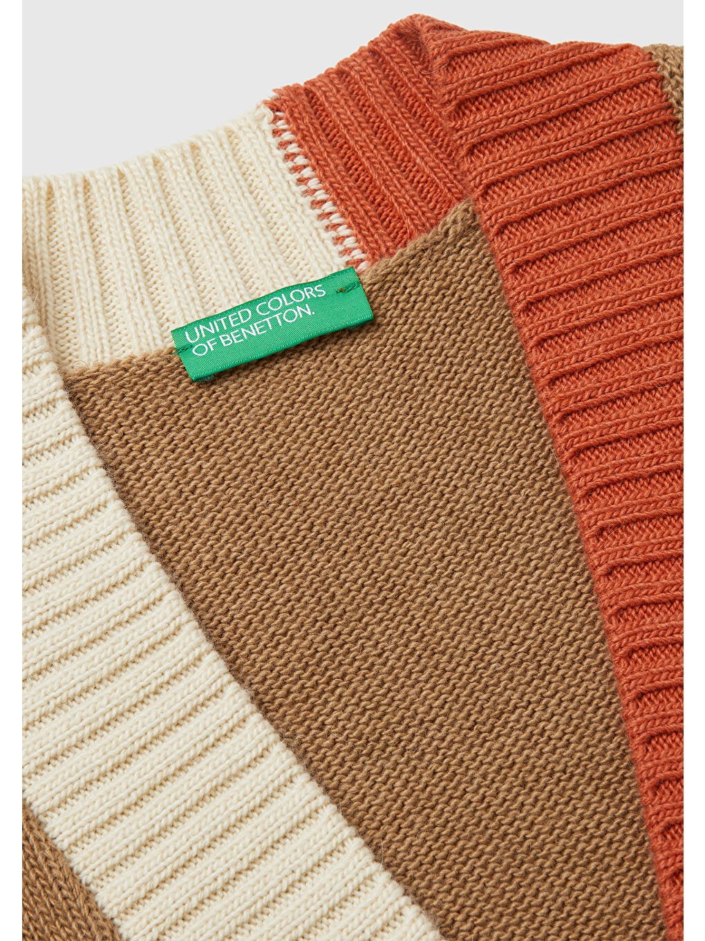 Kadın Açık Kahverengi Akrilik ve Yün Karışımlı Ribana Detaylı V Yaka Kolsuz Kazak-6