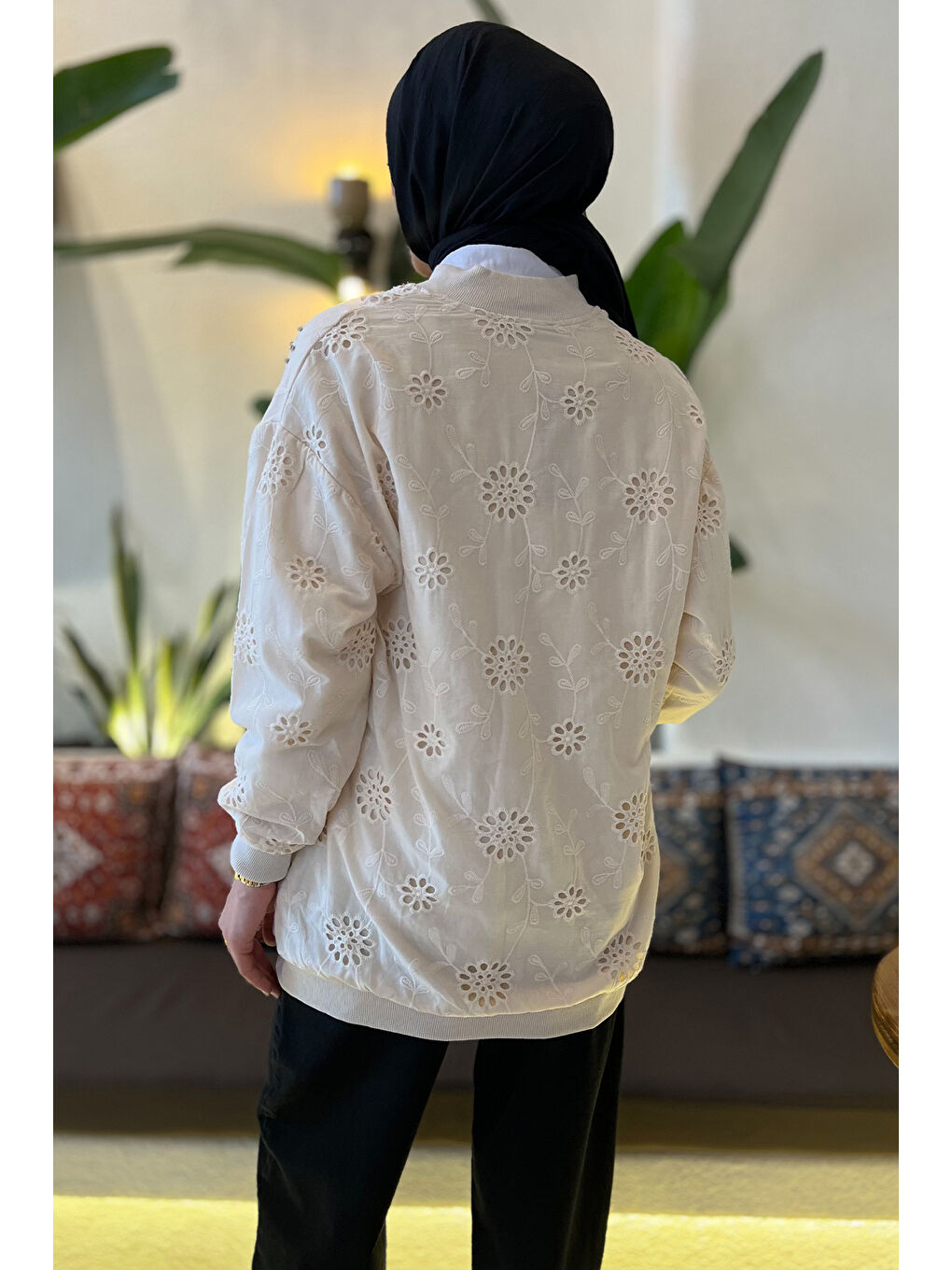 Bej Kadın İnci İşlemeli Fistolu Tesettür Ceket-7