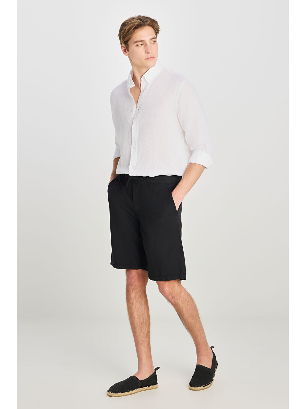 Relaxed Fit Geniş Kesim Lastik Bel Detaylı Esnek Siyah Chino Şort