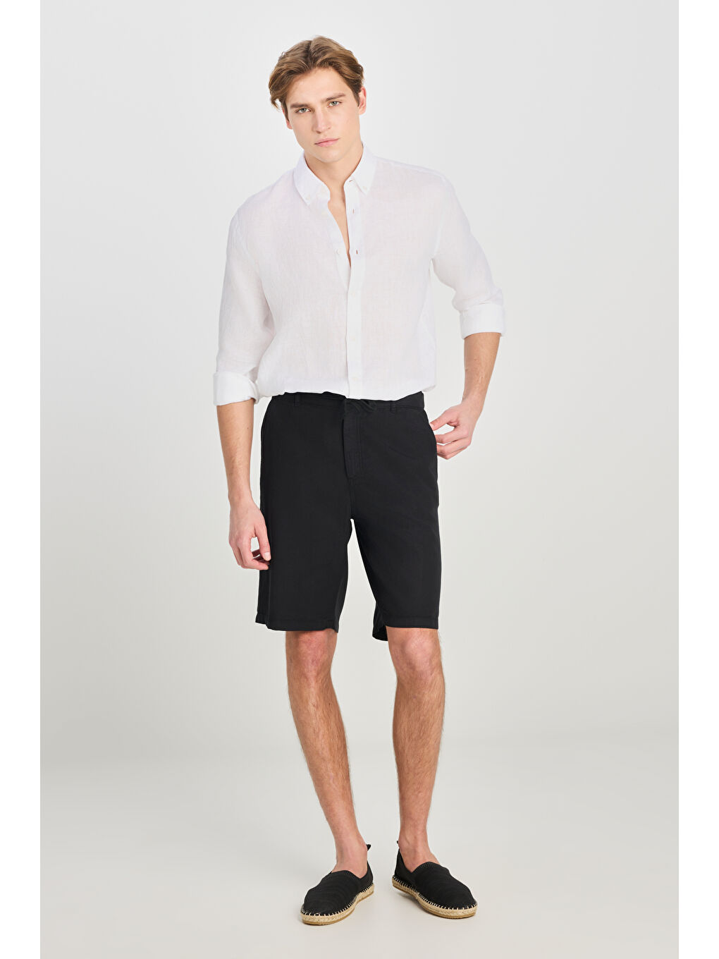 Relaxed Fit Geniş Kesim Lastik Bel Detaylı Esnek Siyah Chino Şort-1