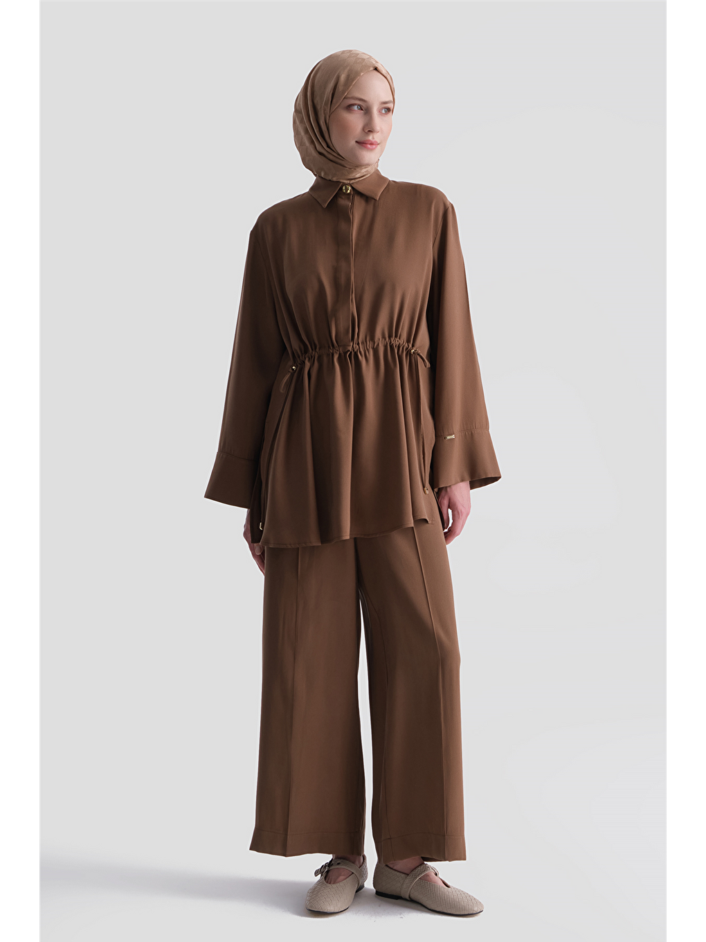 Kahverengi Beli Büzgülü Takım Camel