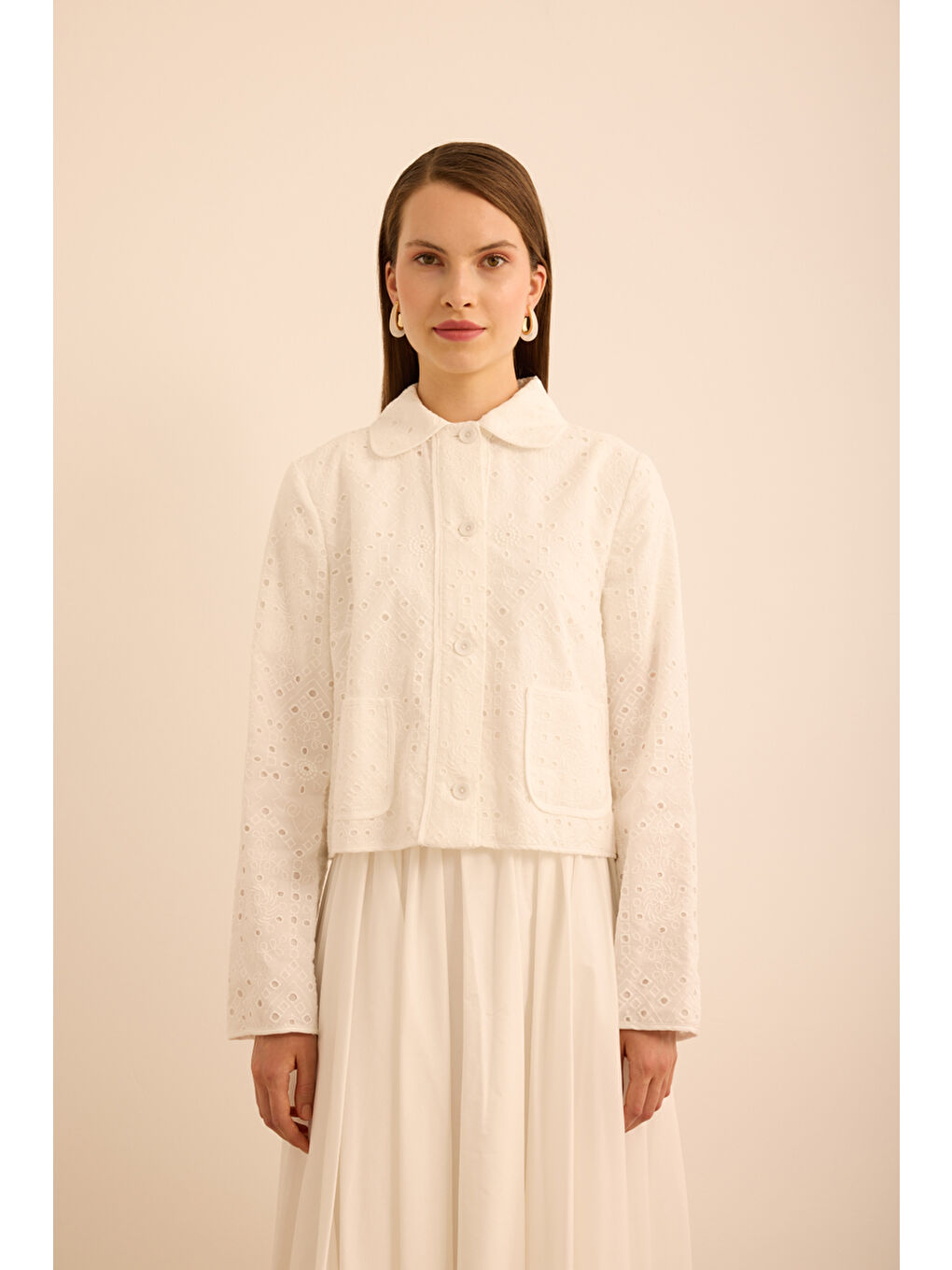 Ekru Pamuk Brode Kısa Ceket