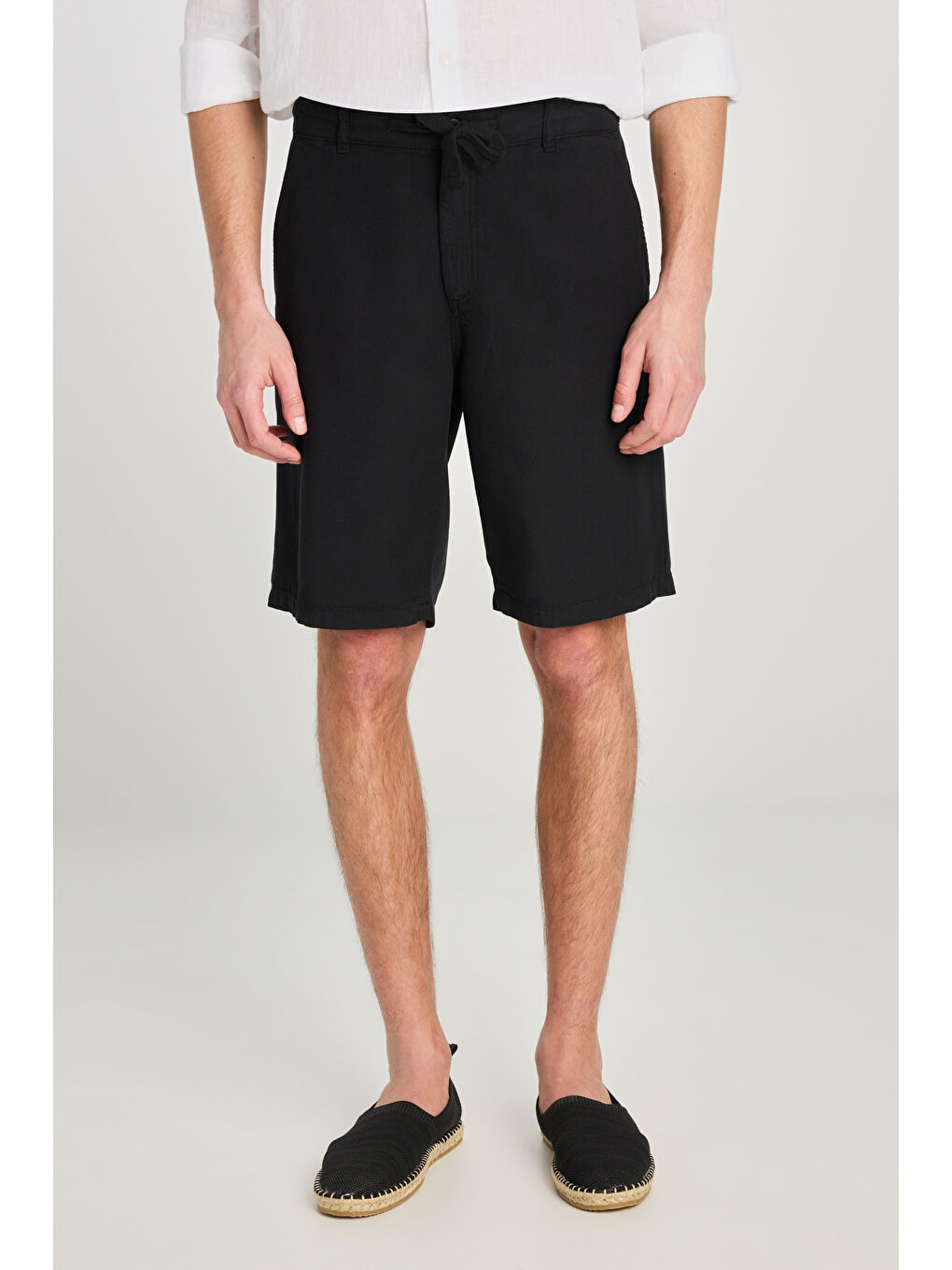 Relaxed Fit Geniş Kesim Lastik Bel Detaylı Esnek Siyah Chino Şort-2