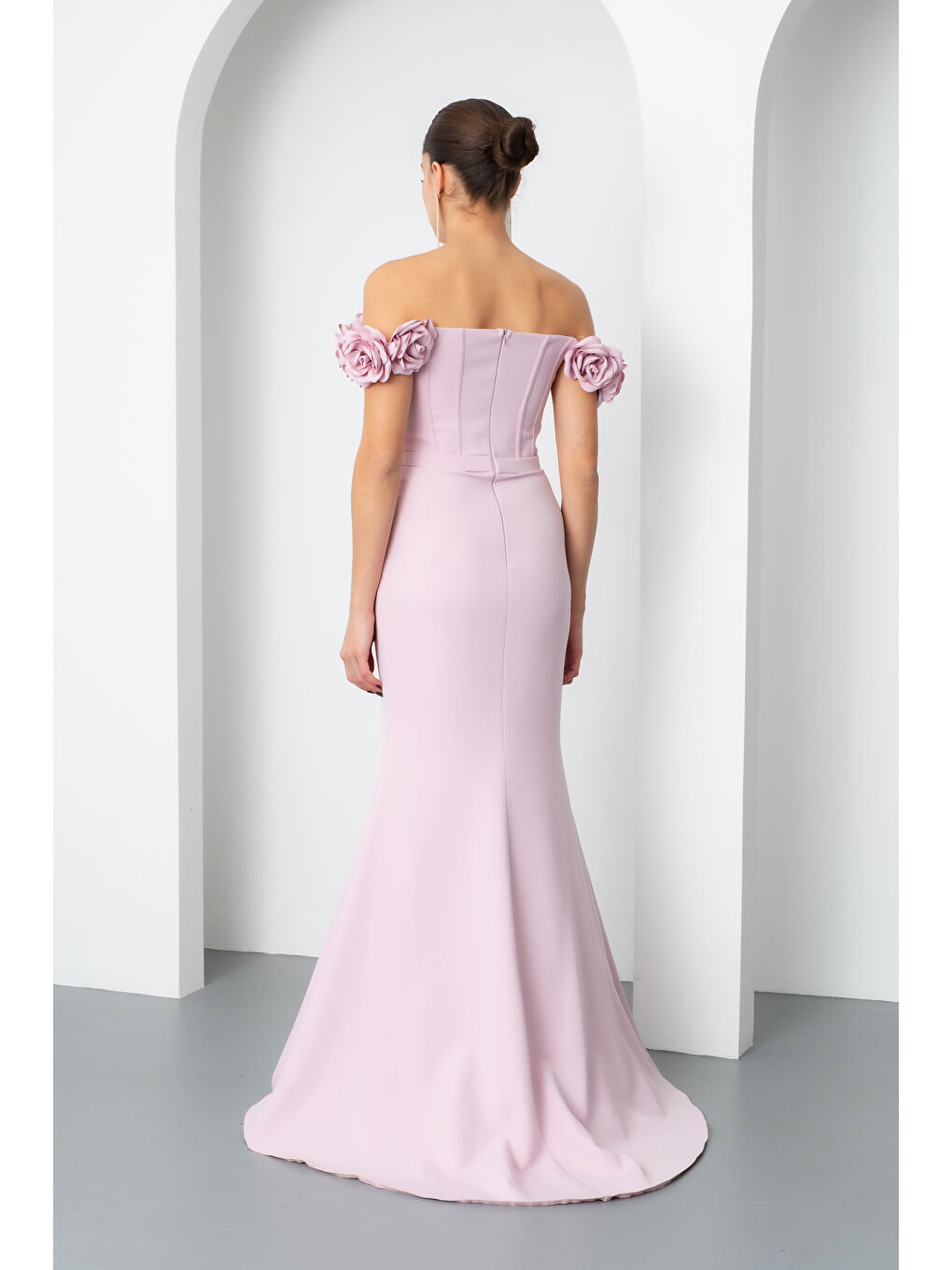 Pembe Kadın Pudra Çiçek Detay Yırtmaçlı Uzun Abiye Elbise-5