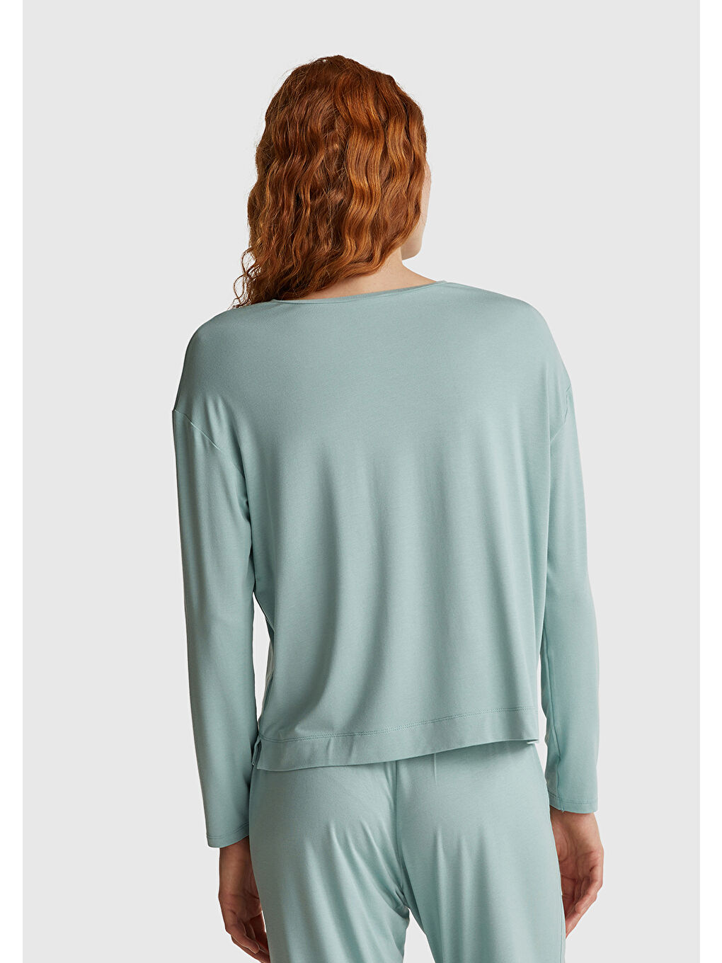 Kadın Açık Yeşil Modal Karışımlı Yırtmaçlı Bisiklet Yaka Pijama Üstü-2