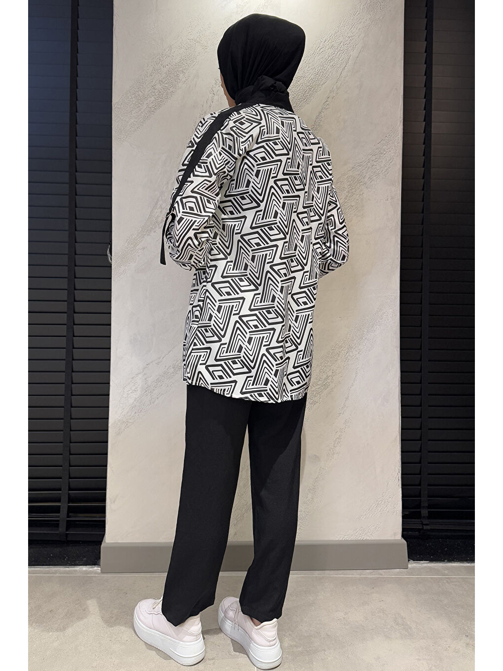 Siyah Desenli Kol Kemer Detaylı Kimono Bluz Pantolon Tesettür Üçlü Takım-6