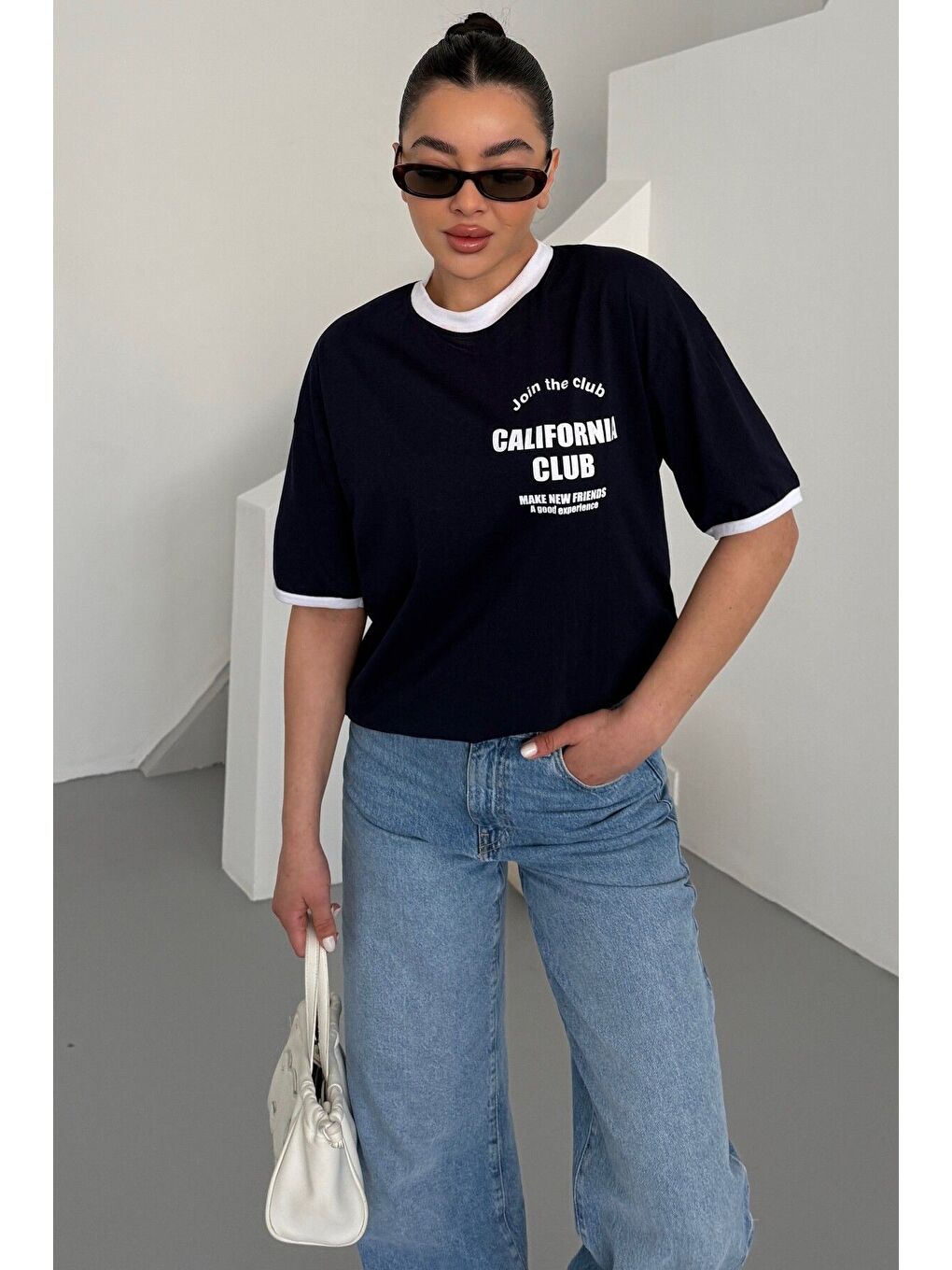 Kadın Lacivert Bisiklet Yaka Yaka Detay California Baskılı Oversize T Shirt