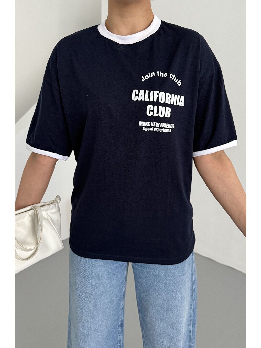 Kadın Lacivert Bisiklet Yaka Yaka Detay California Baskılı Oversize T Shirt-2