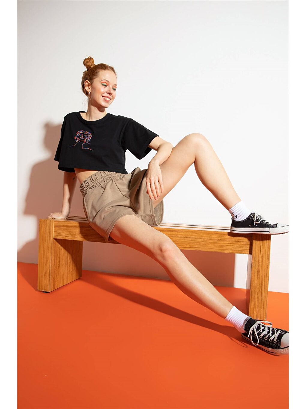 Beyaz Kadın Kısa M.M. Siyah T-Shirt